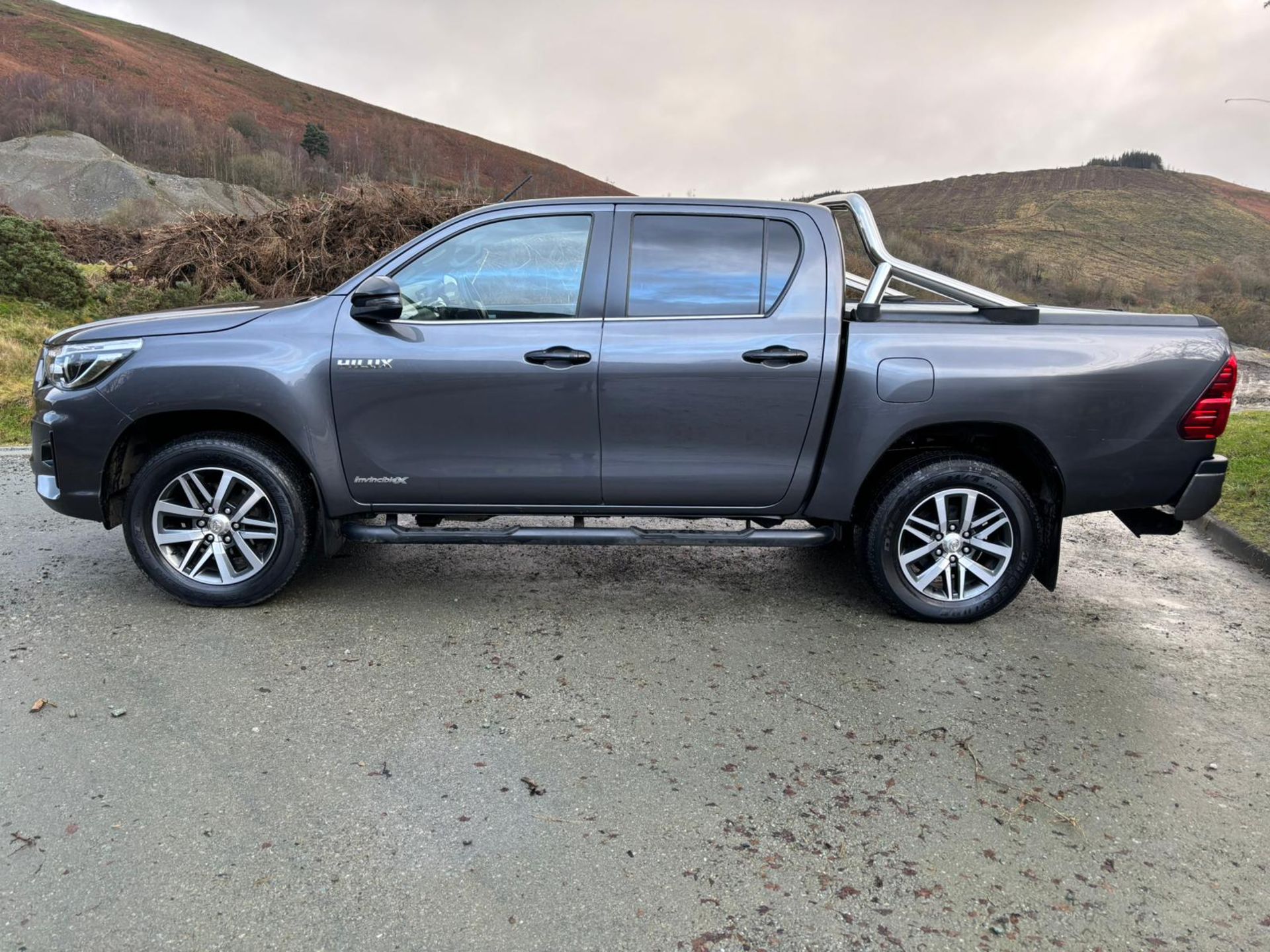 TOYOTA HILUX INVINCIBLE X DOUBLE CAB PICKUP TRUCK 4X4 AUTOMATIC 64K 4WD TWIN CAB - Image 5 of 13