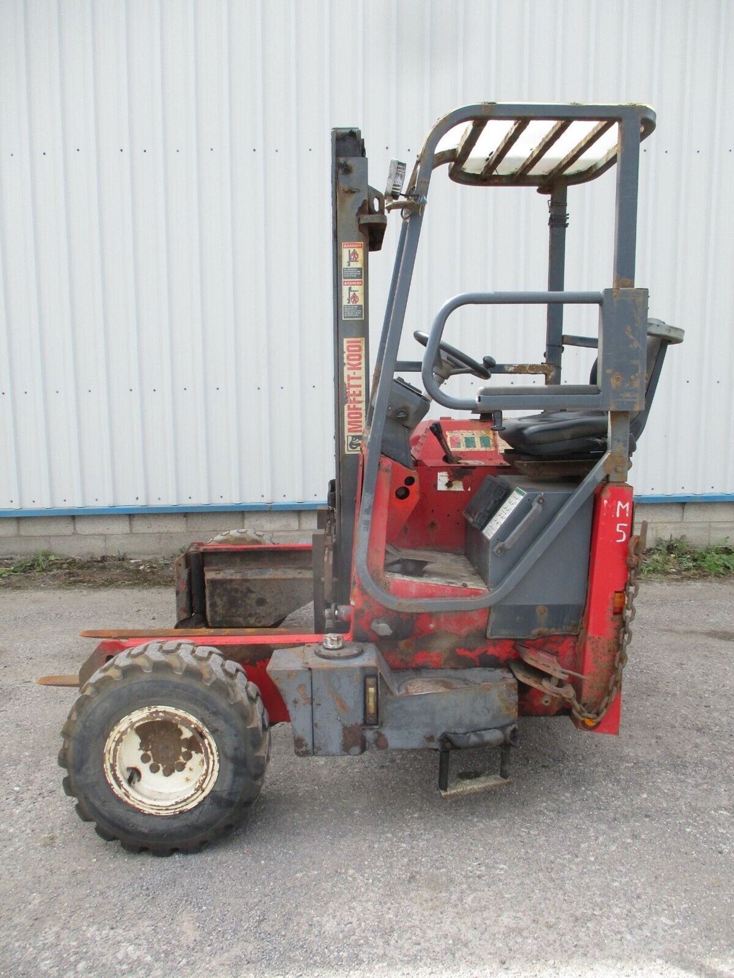 2005 MOFFETT MOUNTY M5 20.3: VERSATILE 2-TON LIFTER - Image 2 of 10