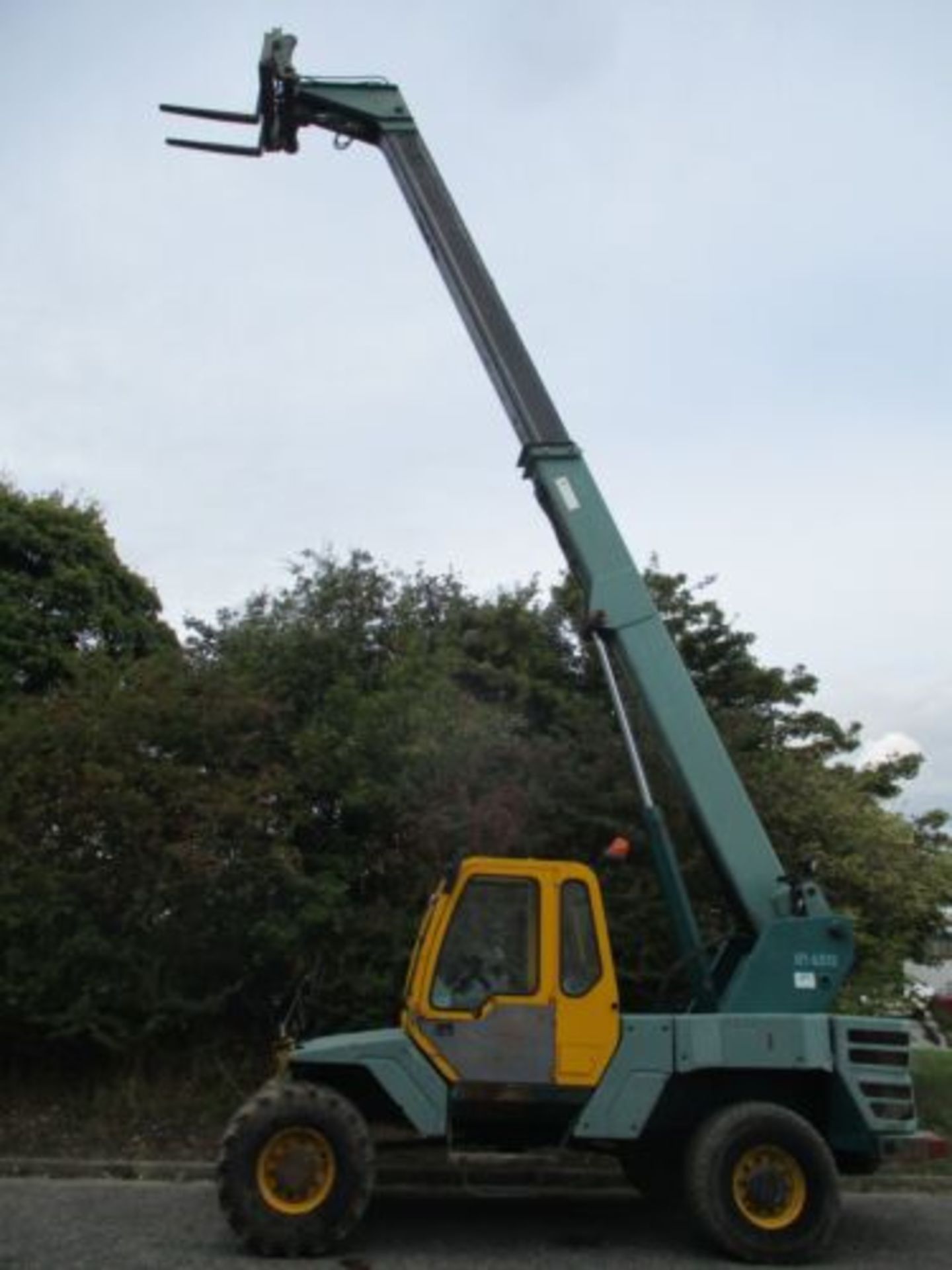 6.5 TON UTRANAZZ FORKLIFT: TURBO DIESEL ENGINE - Image 12 of 12