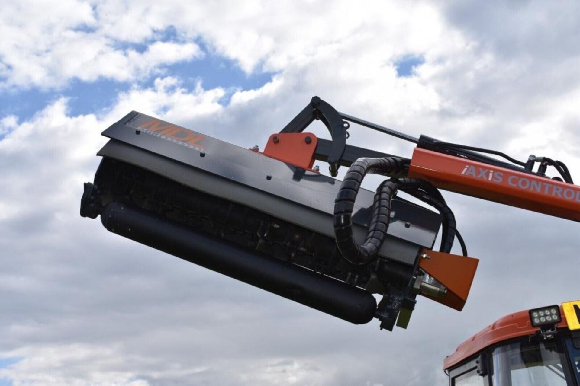 BRITISH PRECISION: ECOMBI CUT 100CM JOYSTICK HEDGE CUTTER FOR SEAMLESS TRIMMING - Image 9 of 11