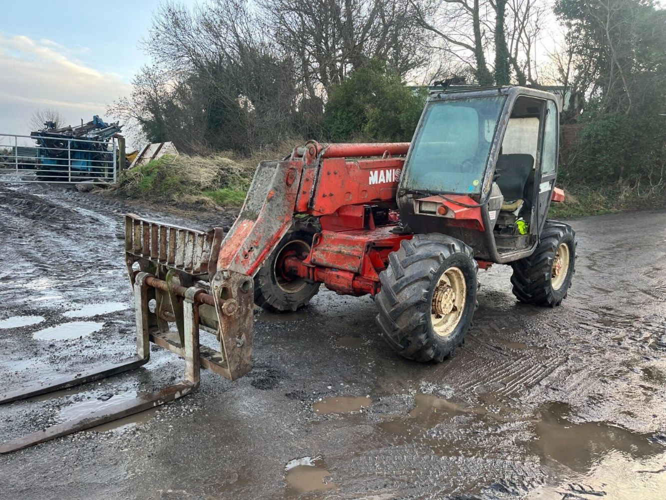 NEW YEARS CLEARANCE!!! TRACTORS, VANS, AGRI, CARS, DUMPERS FLT, MACHINERY HGV, TRACTOR & PLANT Ends from Monday 2nd January 11am