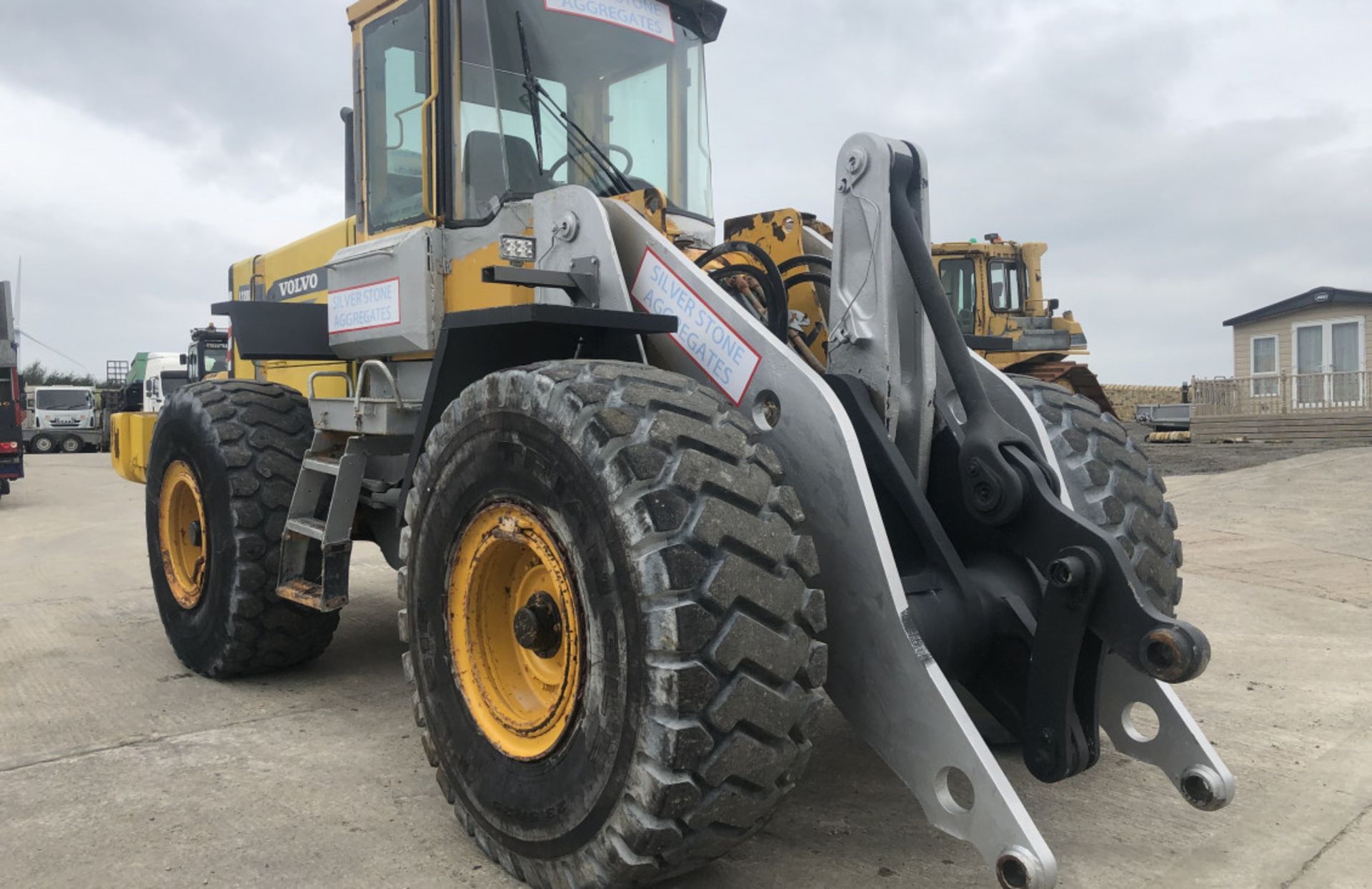 VOLVO L120 C WHEELED LOADER - Image 6 of 11