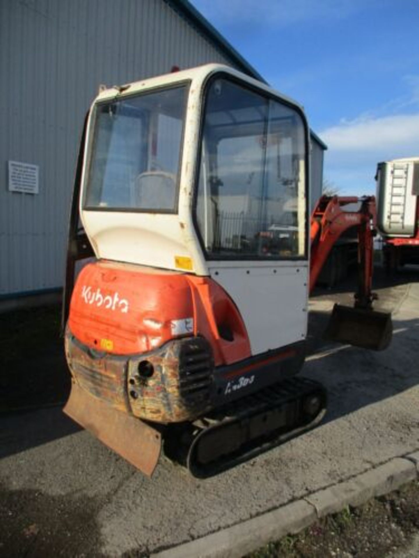 2006 KUBOTA MINI EXCAVATOR: 3-CYLINDER DIESEL - Image 3 of 15