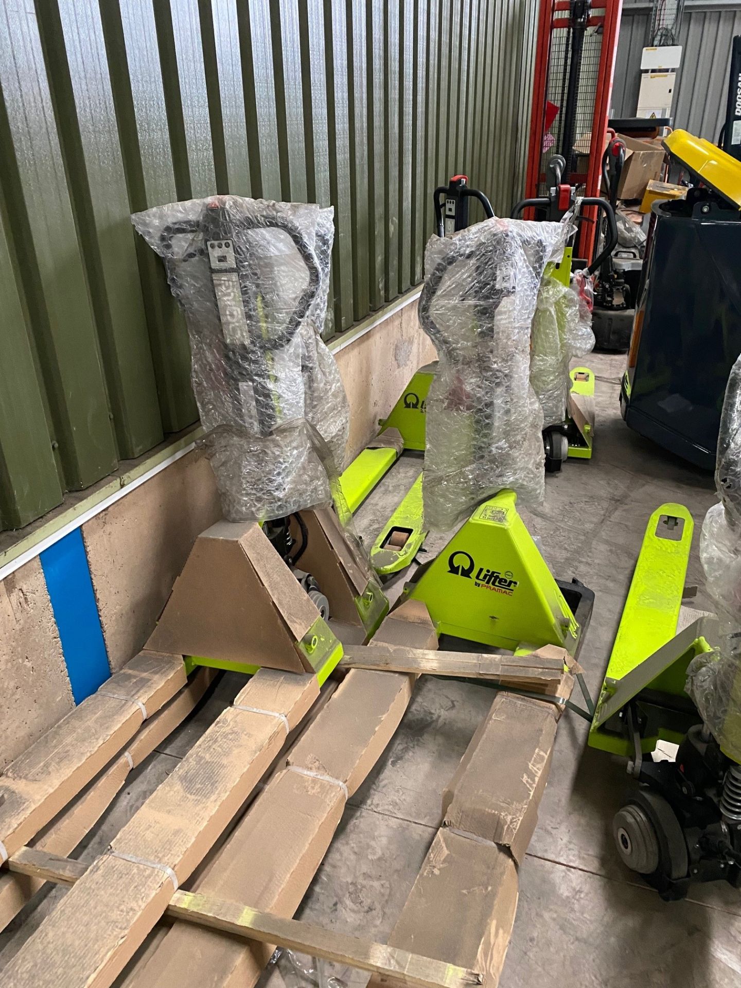 7 X NEW AGILE PLUS ELECTRIC POWERED PALLET TRUCK - RRP OVER £10,000 - SEE DESCRIPTION