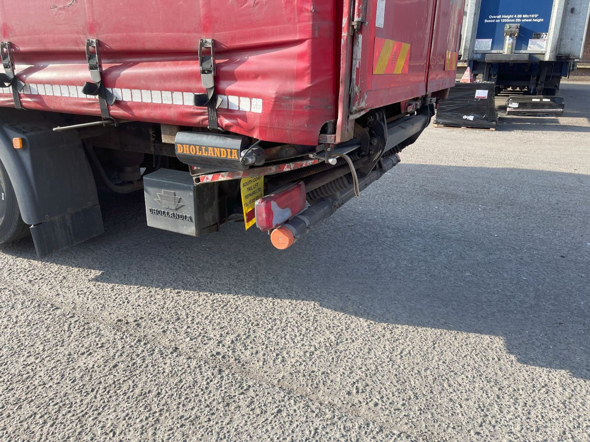 MAN TGS 26.320 26T CURTAINSIDE RIGID TRUCK WITH DHOLLANDIA TUCK UNDER TAIL LIFT - Image 6 of 8