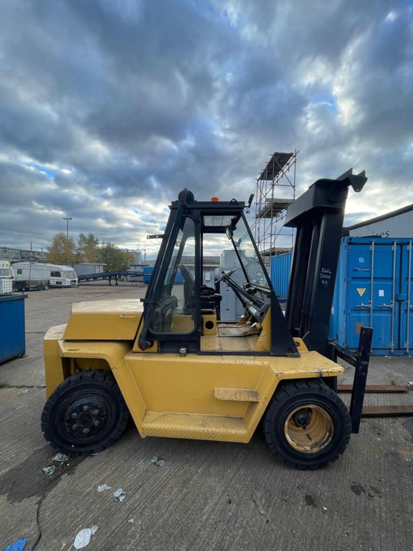 CATERPILLAR SEVEN TON FORKLIFT