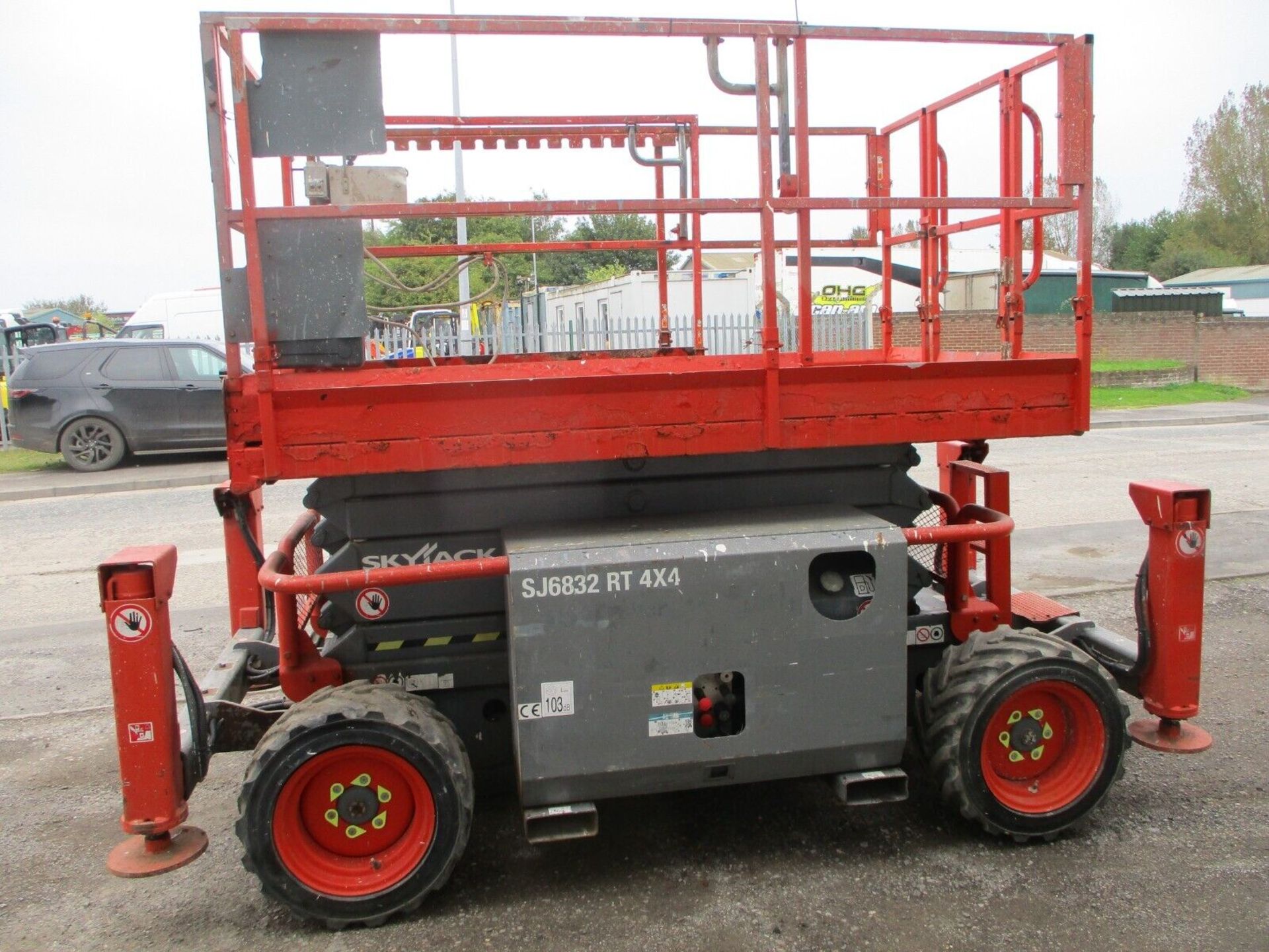 2014 SKYJACK SJ6832 SCISSOR LIFT - Image 8 of 11