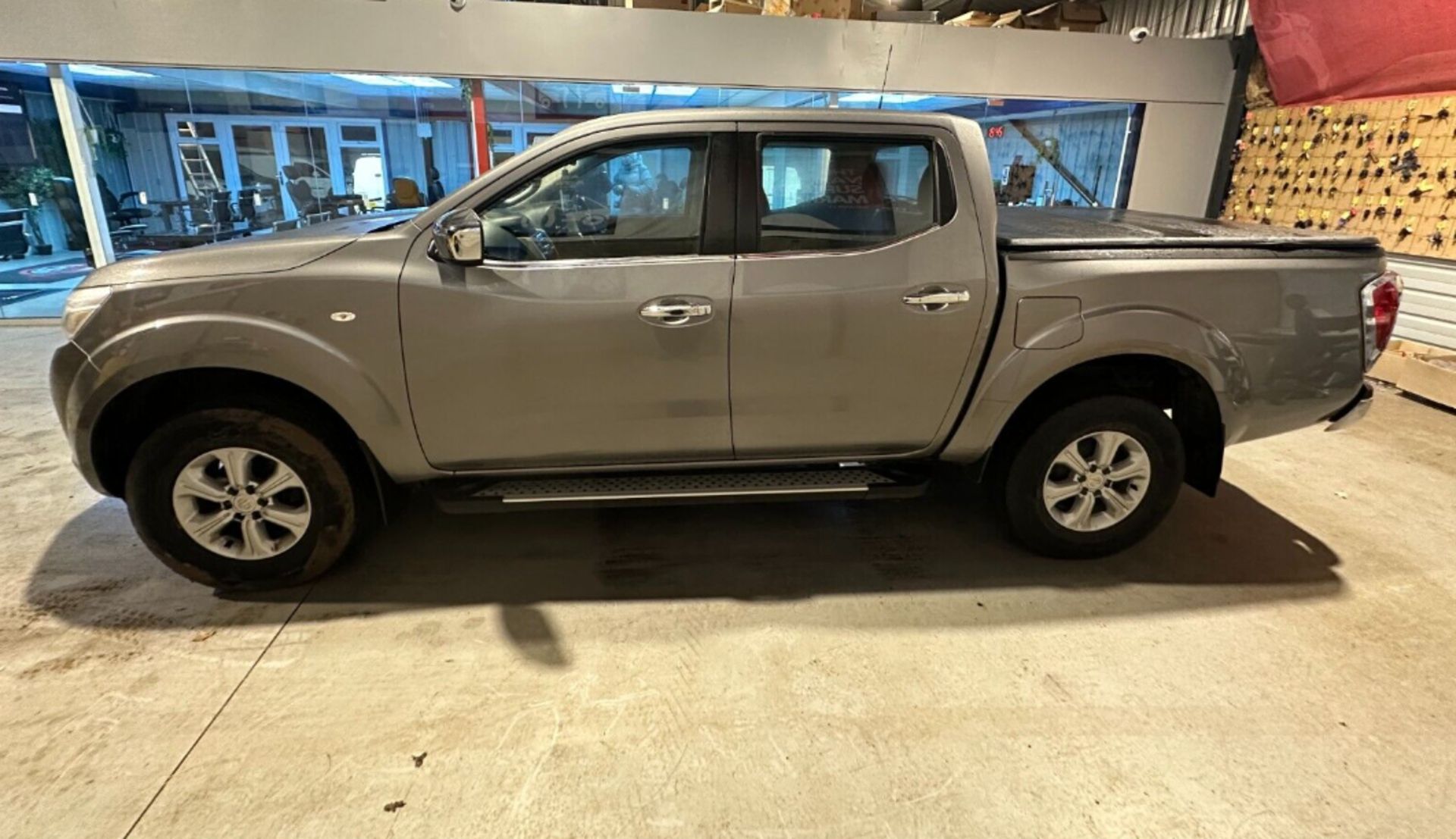 UNIQUE OPPORTUNITY: ONLY 44K MILES - 2017 NAVARA - NO VAT ON HAMMER - MOT: 29TH MAY 2024 - Image 3 of 15