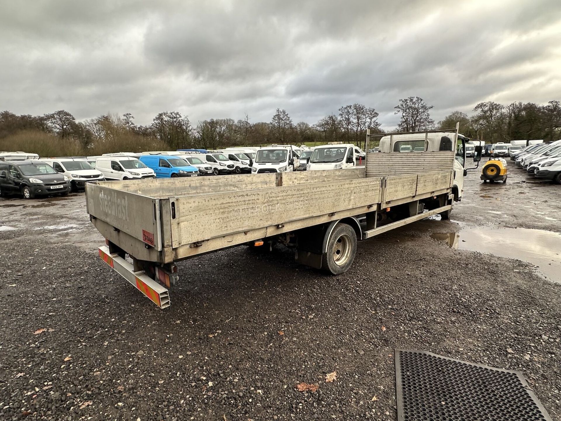 DEPENDABLE PERFORMER: ISUZU FORWARD N75.190, READY FOR DUTY - NO VAT ON HAMMER - Image 3 of 15