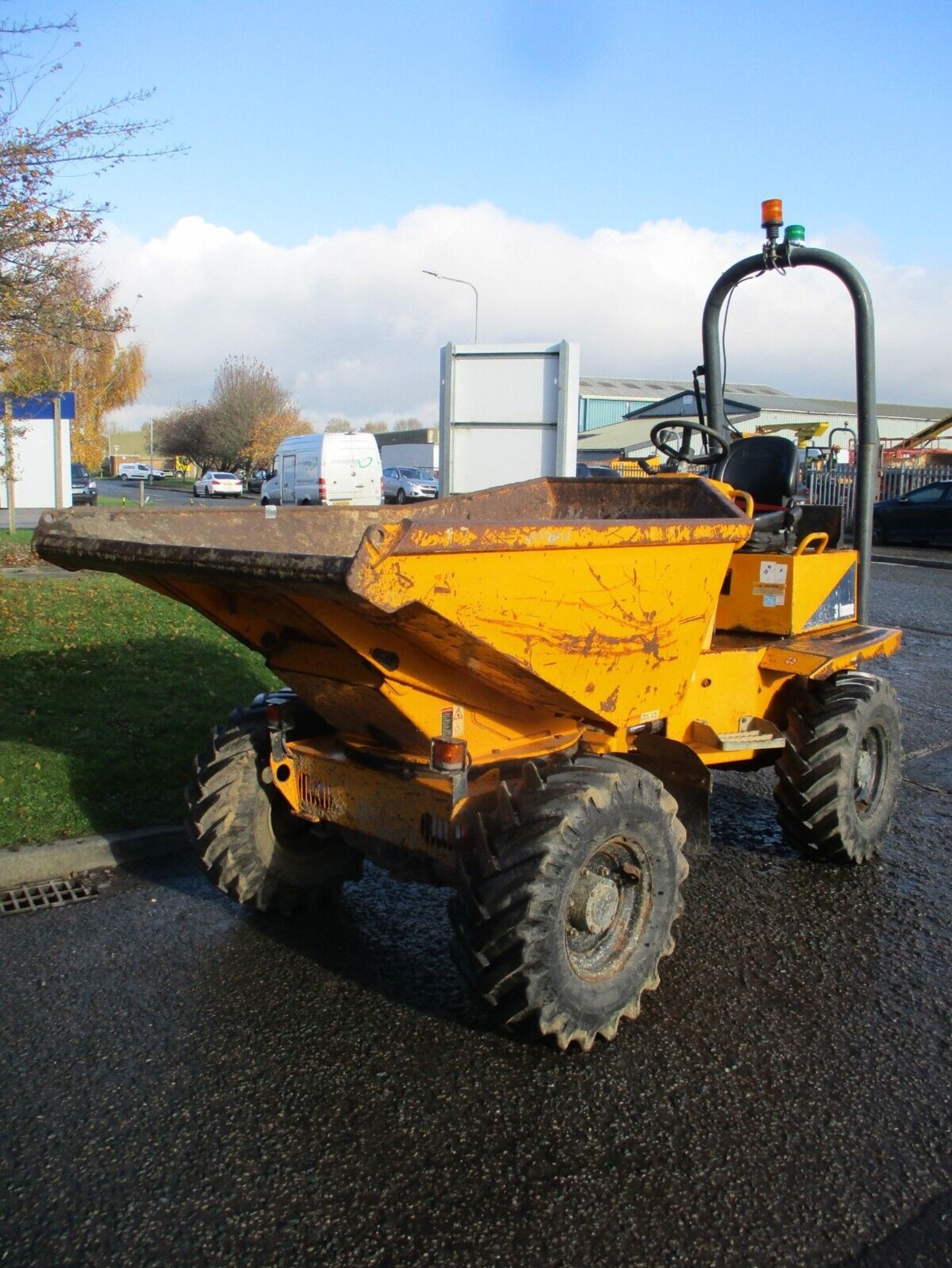 2011 THWAITES 3 TON DUMPER - Image 10 of 15