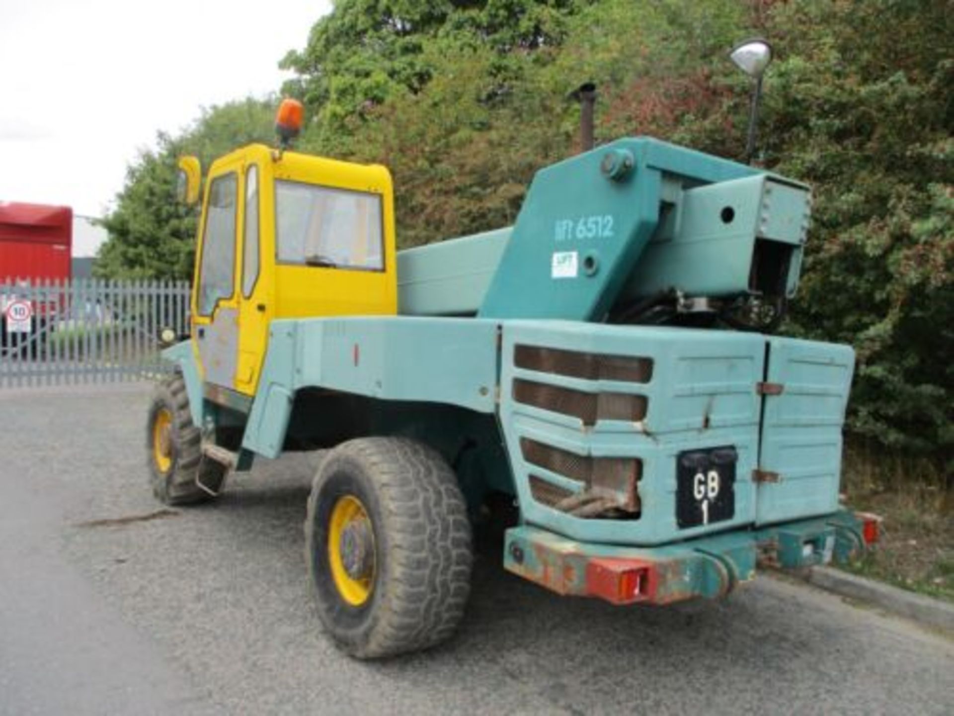 6.5 TON UTRANAZZ FORKLIFT: TURBO DIESEL ENGINE - Image 2 of 12