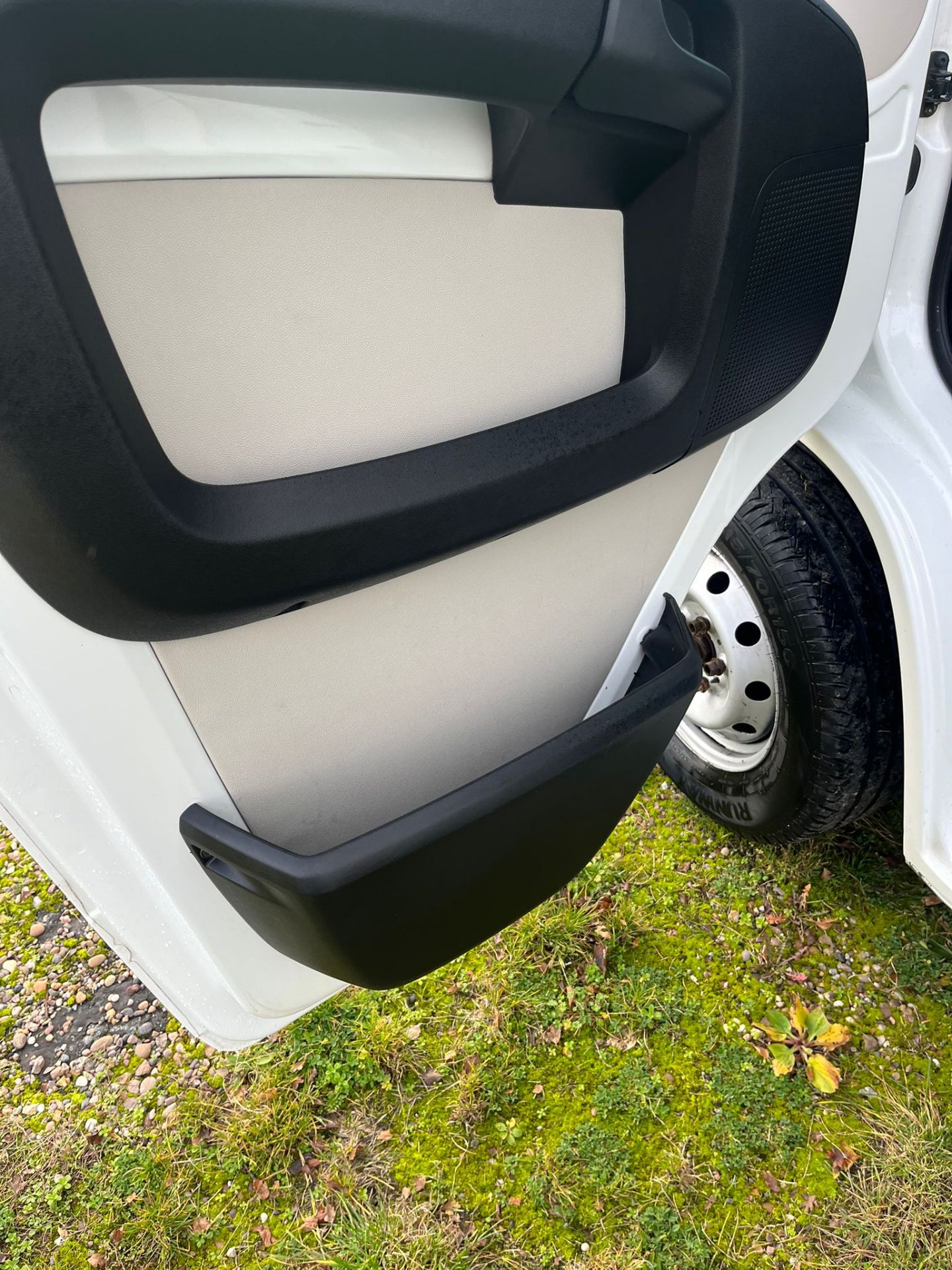 ONE OWNER GEM: 2018 PEUGEOT BOXER BOX VAN - Image 18 of 18