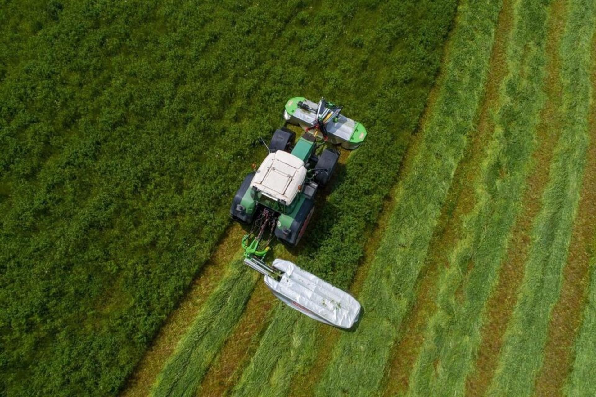 STOCKED AND LOADED:10FT ( 3.2M ) REAR MOWERS READY FOR HEAVY-DUTY ACTION - Image 2 of 7