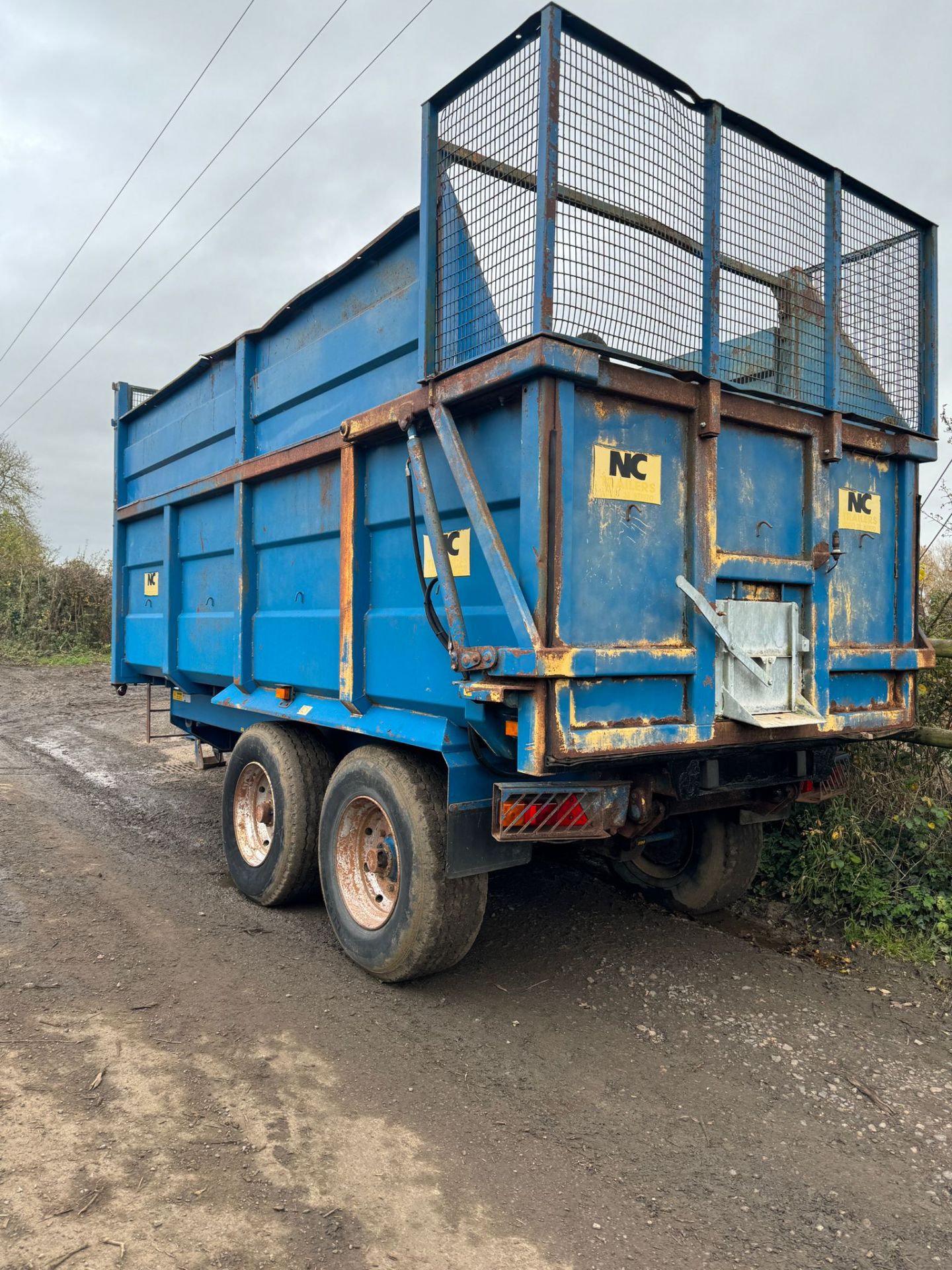 NC 14 TON GRAIN/SILAGE TRAILER - Image 2 of 4