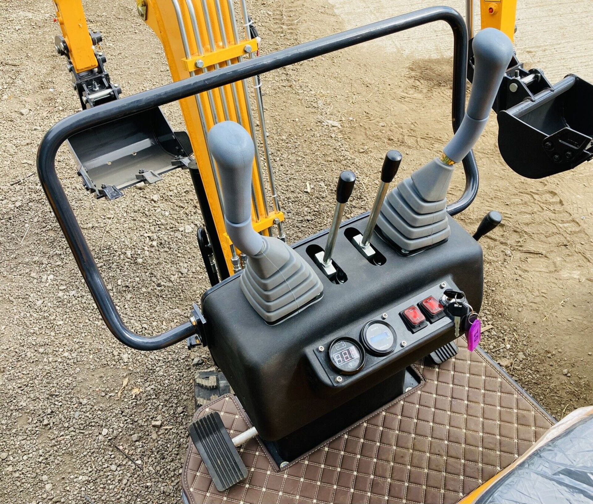 2023 POWER UNLEASHED: BRAND NEW 1 TONNE MICRO DIGGER - JCB, KUBOTA, AND MORE! - Image 7 of 12