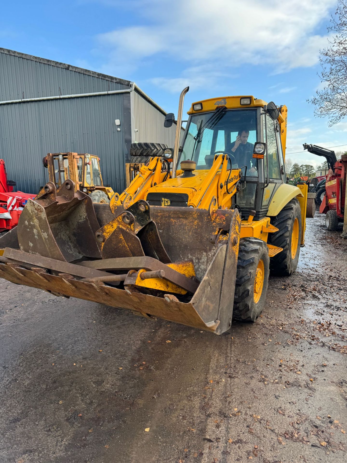 JCB 3CX WHEELED DIGGER - Image 2 of 13