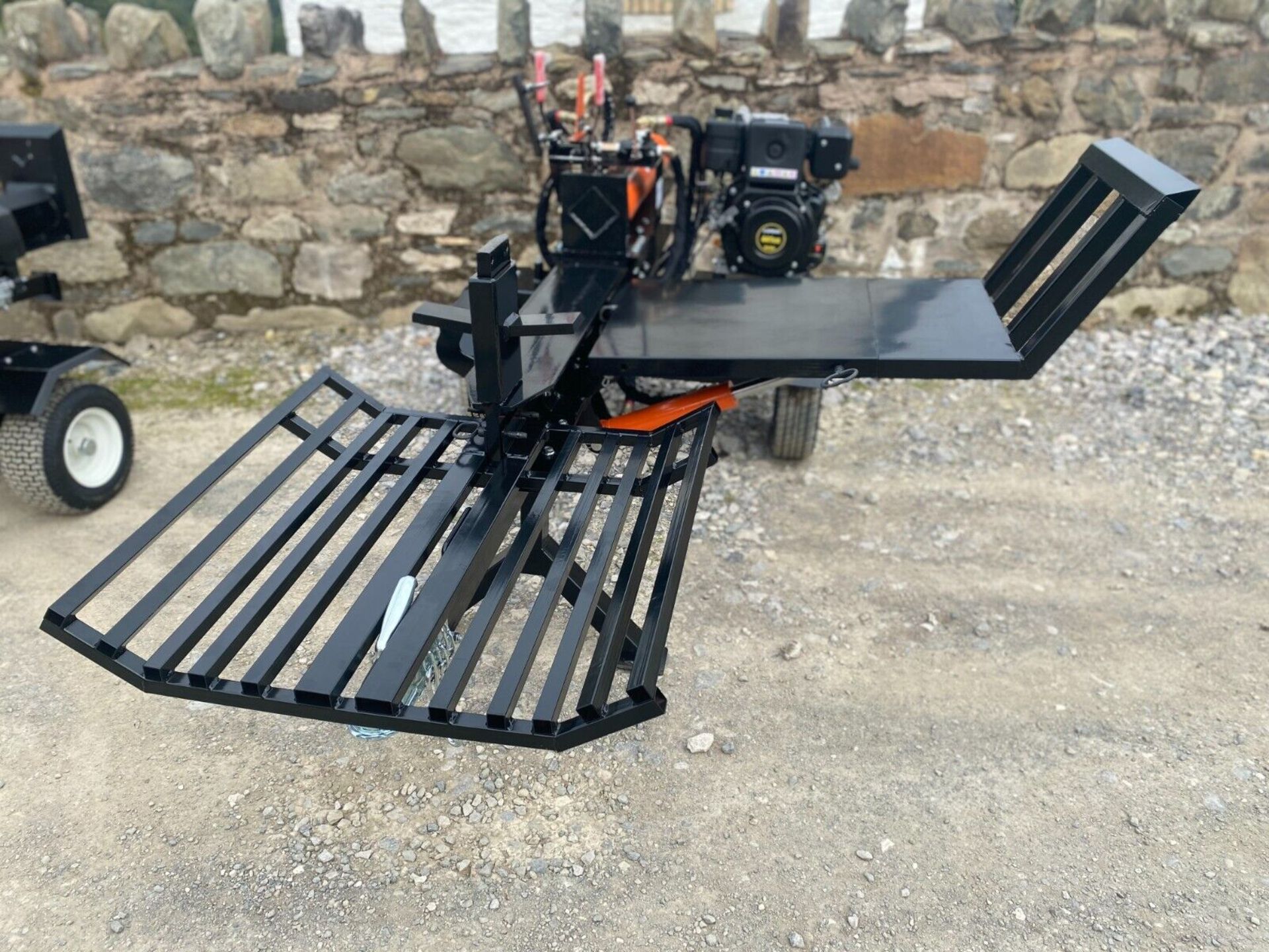 POWERFUL 37-TON MEGGA SPITTER PRO: LOG LIFTER INCLUDED - Image 4 of 9