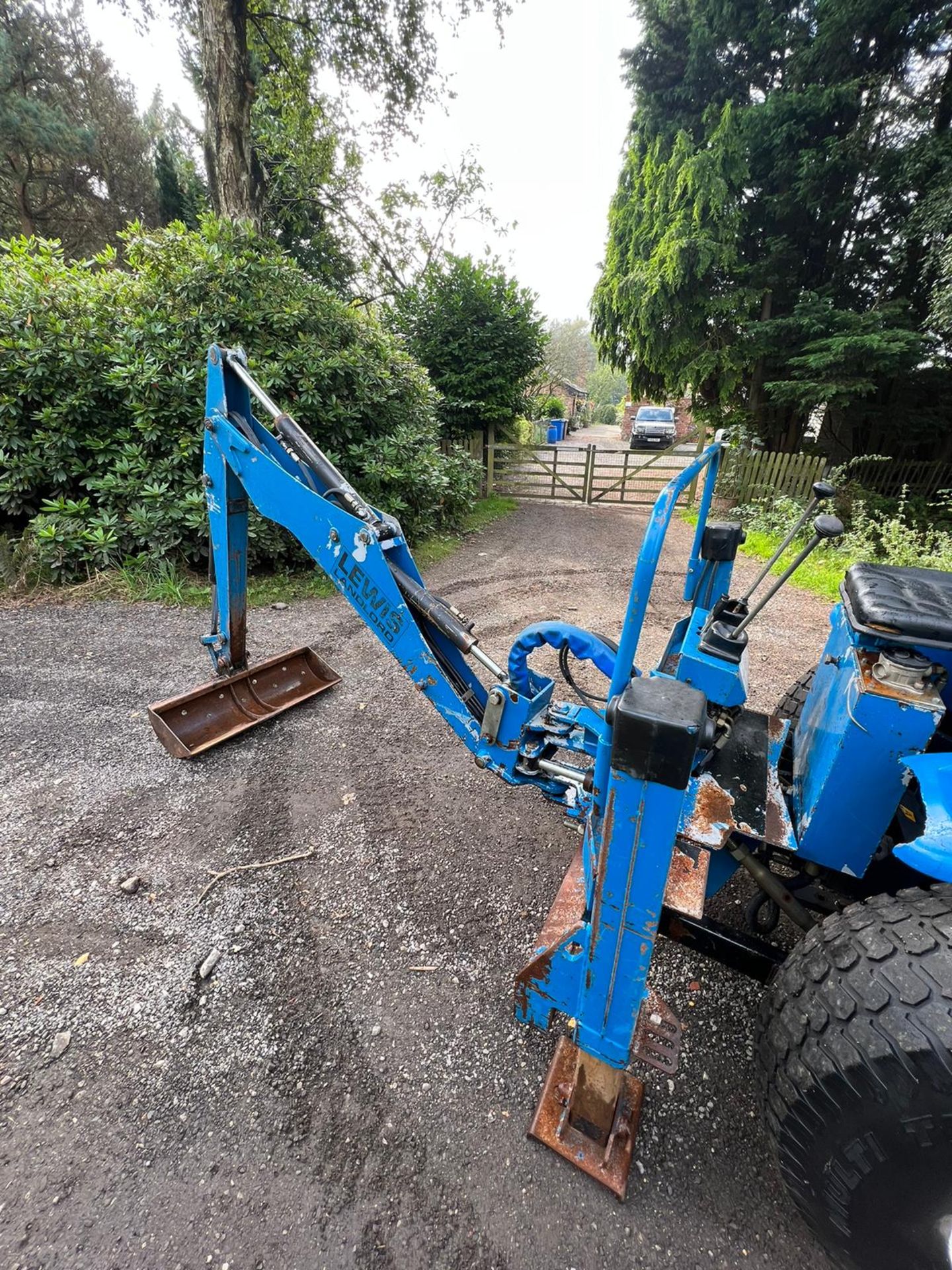 NEW HOLLAND TC27D BACK LOADER, SPOOL VALVE, ROLL PTO - Image 12 of 23