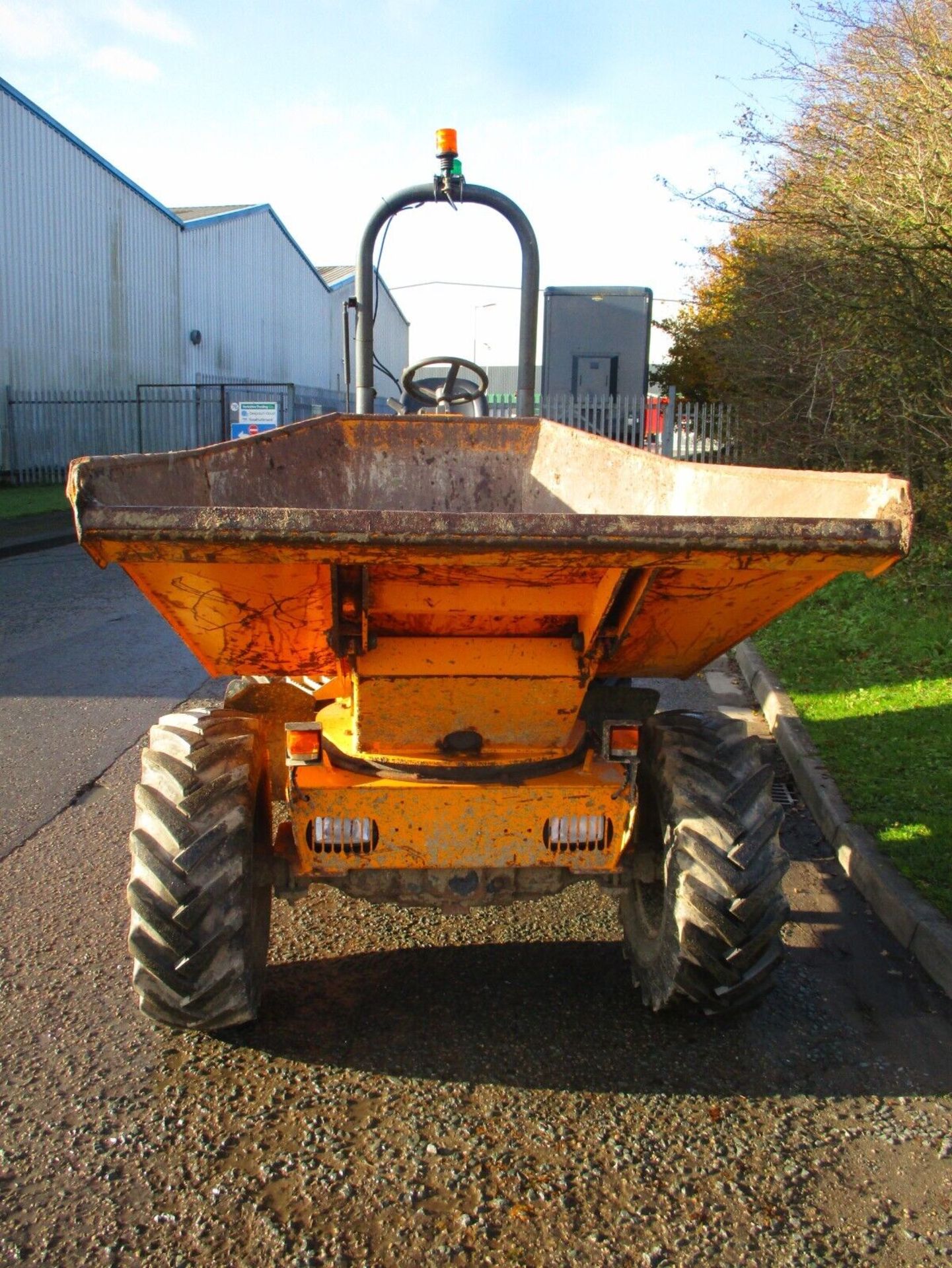 2011 THWAITES 3 TON DUMPER - Image 7 of 15