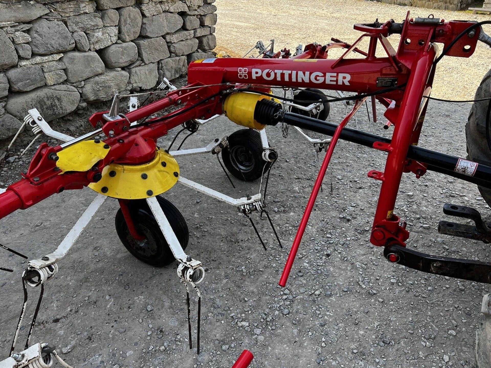 FUNCTIONAL HAY TEDDER: POTTINGER HIT 540N - Image 3 of 6