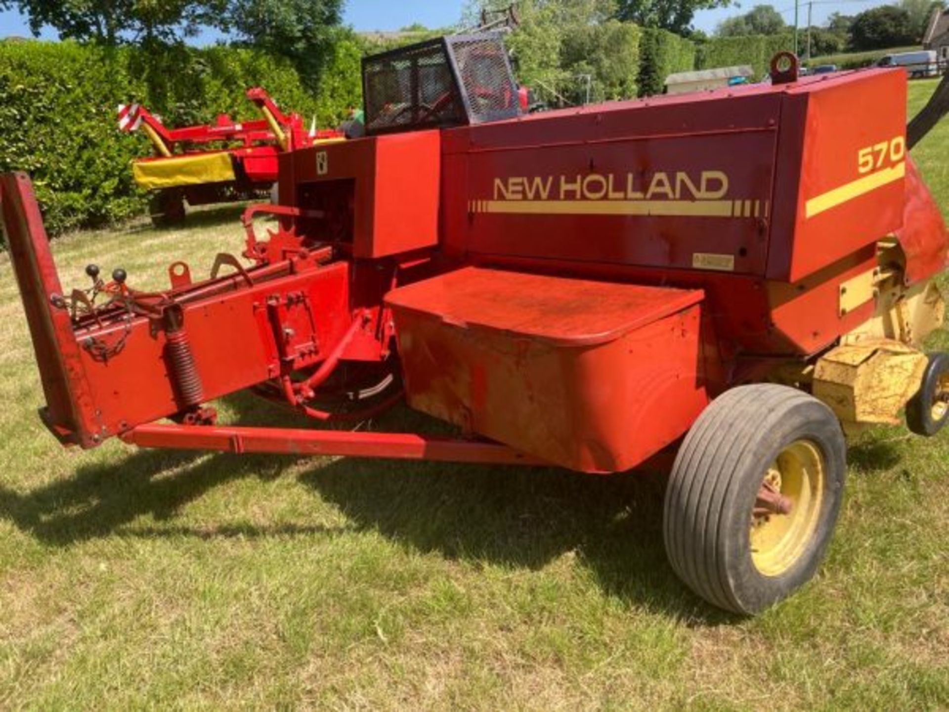 NEW HOLLAND 570 CONVENTIONAL BALER - Image 5 of 10