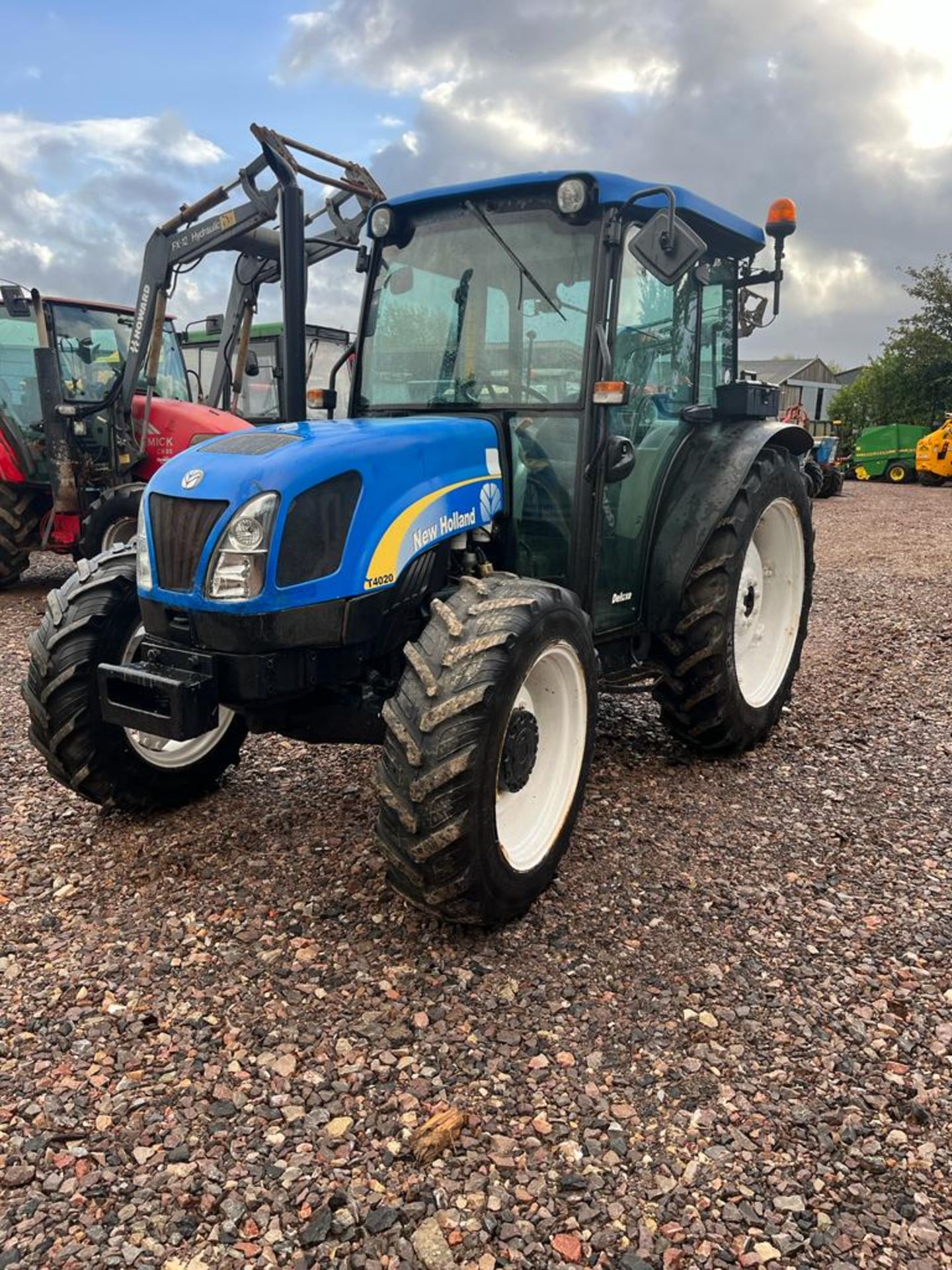 2008 NEW HOLLAND T4020 TRACTOR - Image 3 of 12