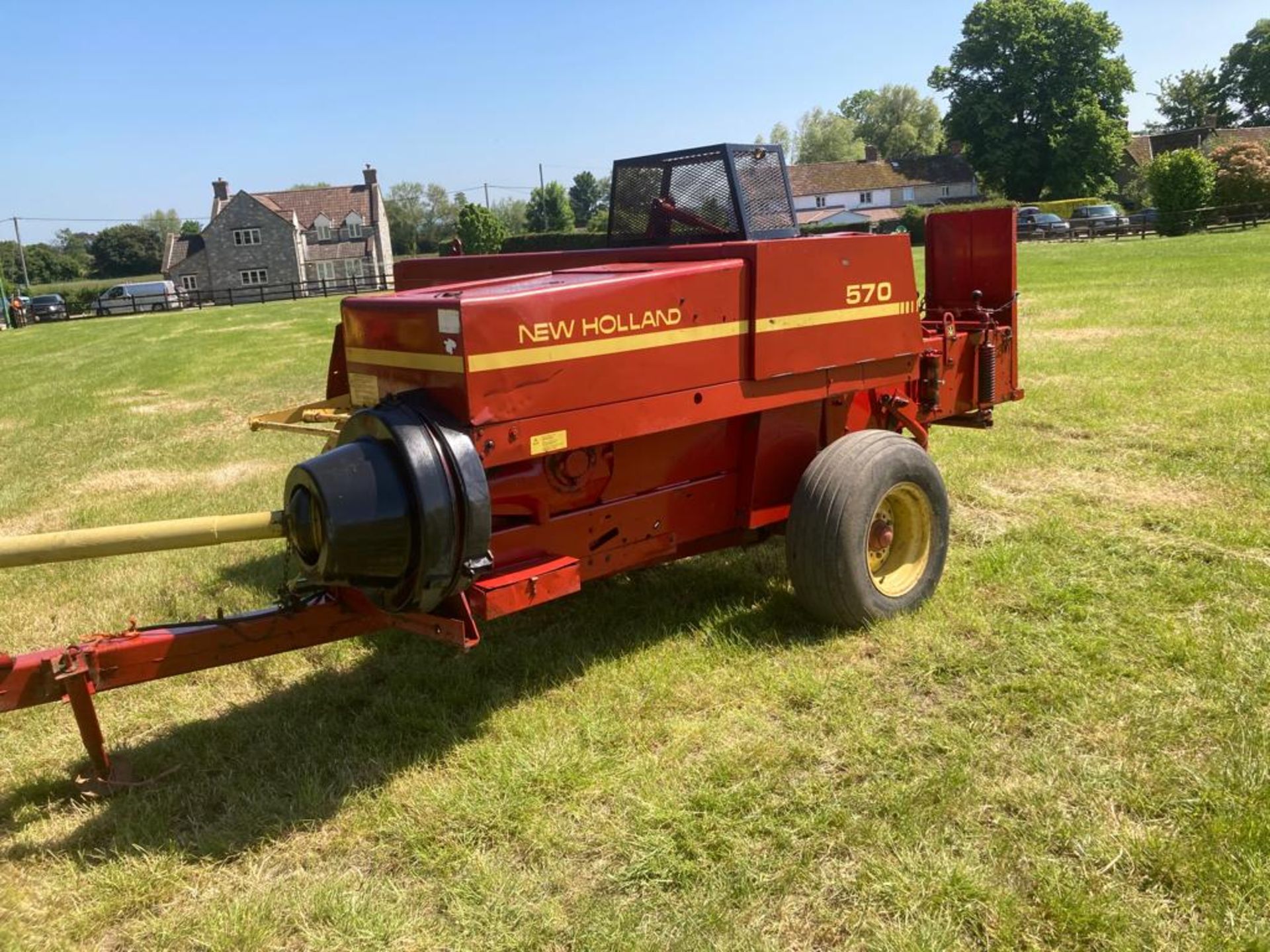 NEW HOLLAND 570 CONVENTIONAL BALER