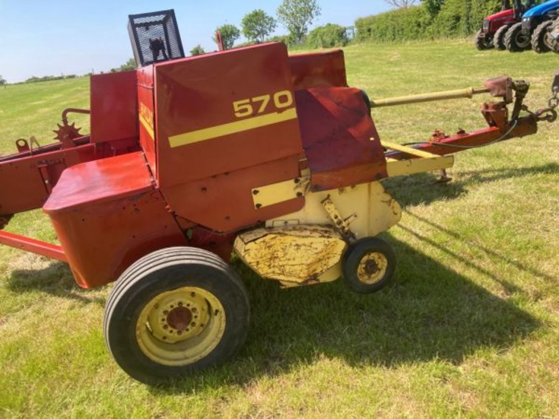 NEW HOLLAND 570 CONVENTIONAL BALER - Image 9 of 10