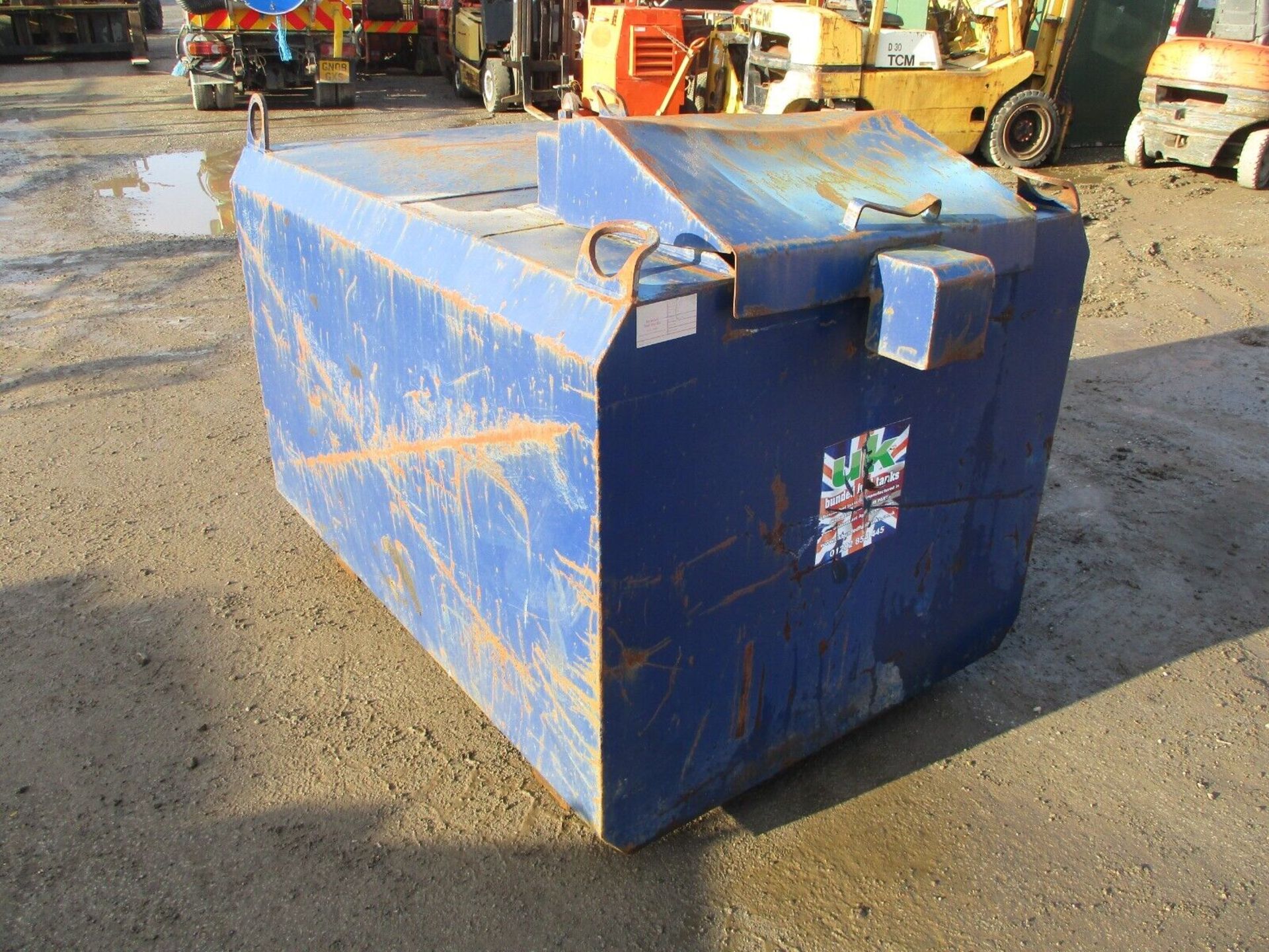 WITH HAND PUMP 1000 LITRE BUNDED FUEL TANK - Image 4 of 6