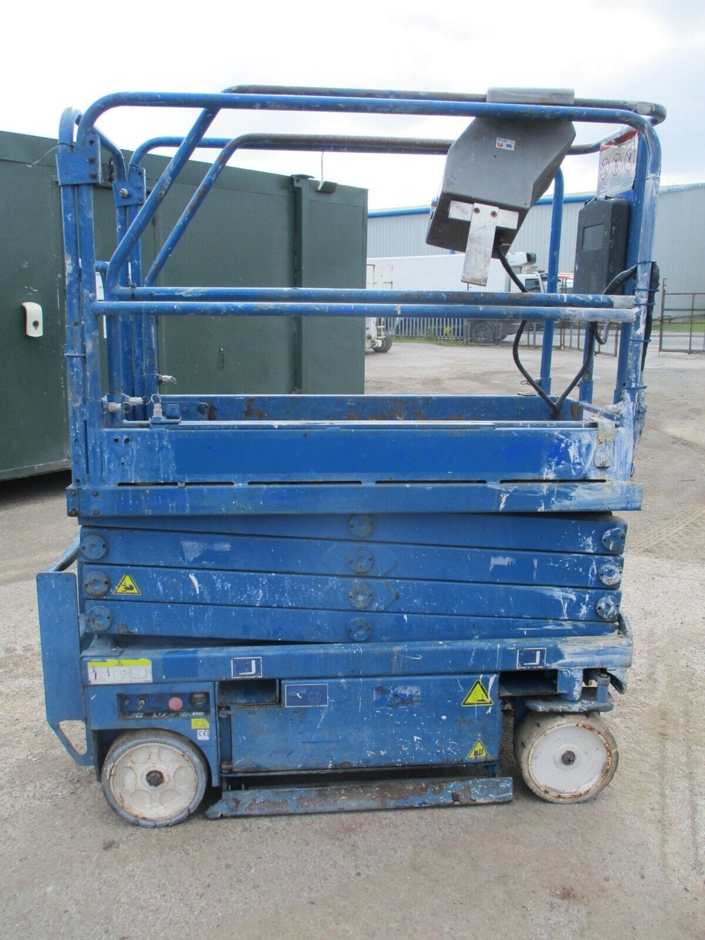 UPRIGHT MX19 SCISSOR LIFT ACCESS PLATFORM CHERRY PICKER GENIE 3219 SKYJACK - Image 9 of 12