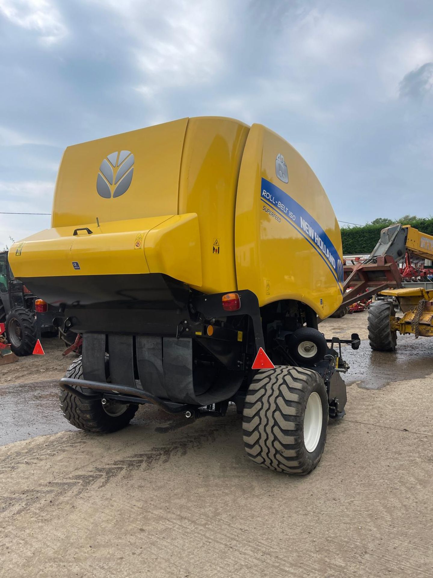 NEW HOLLAND ROLL BELT 150 ROUND BALER - Image 3 of 10