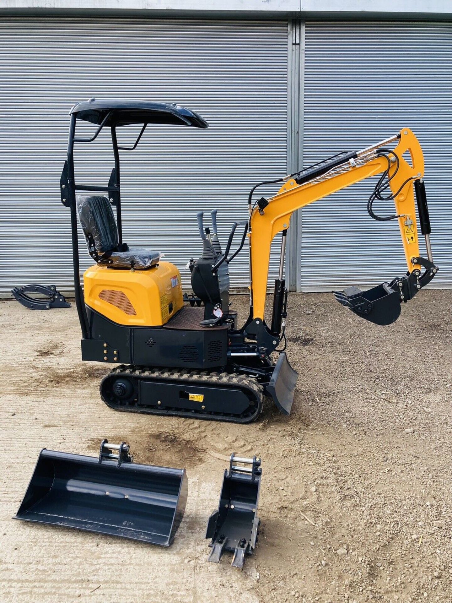 2023 POWER UNLEASHED: BRAND NEW 1 TONNE MICRO DIGGER - JCB, KUBOTA, AND MORE! - Image 2 of 12