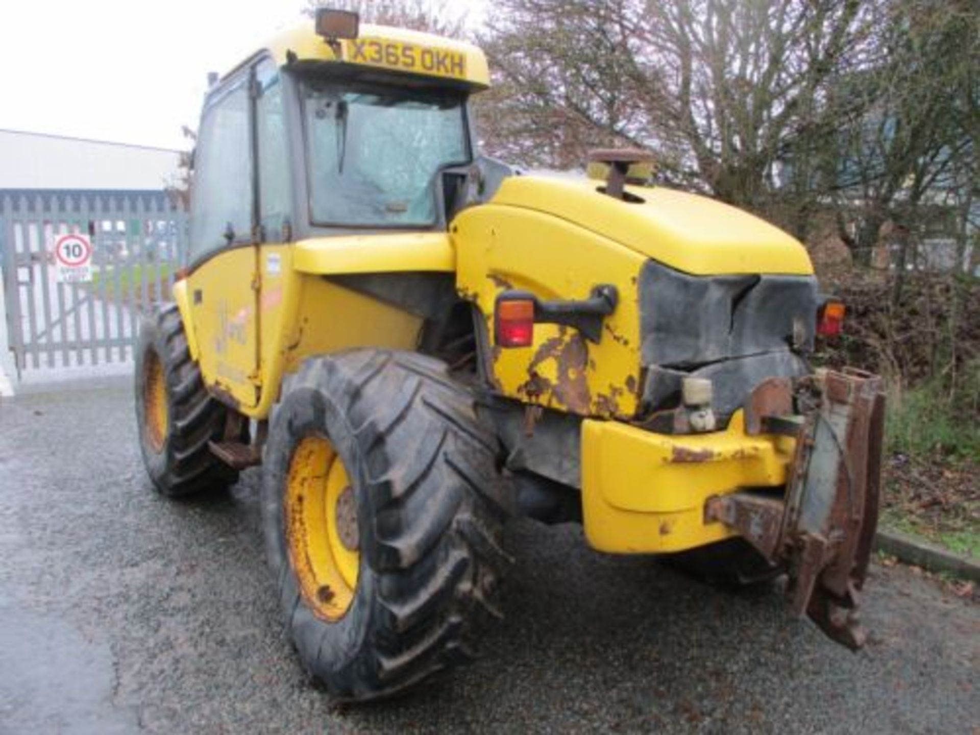 NEW HOLLAND LM410 TELEHANDLER: 2.8 TON LIFT