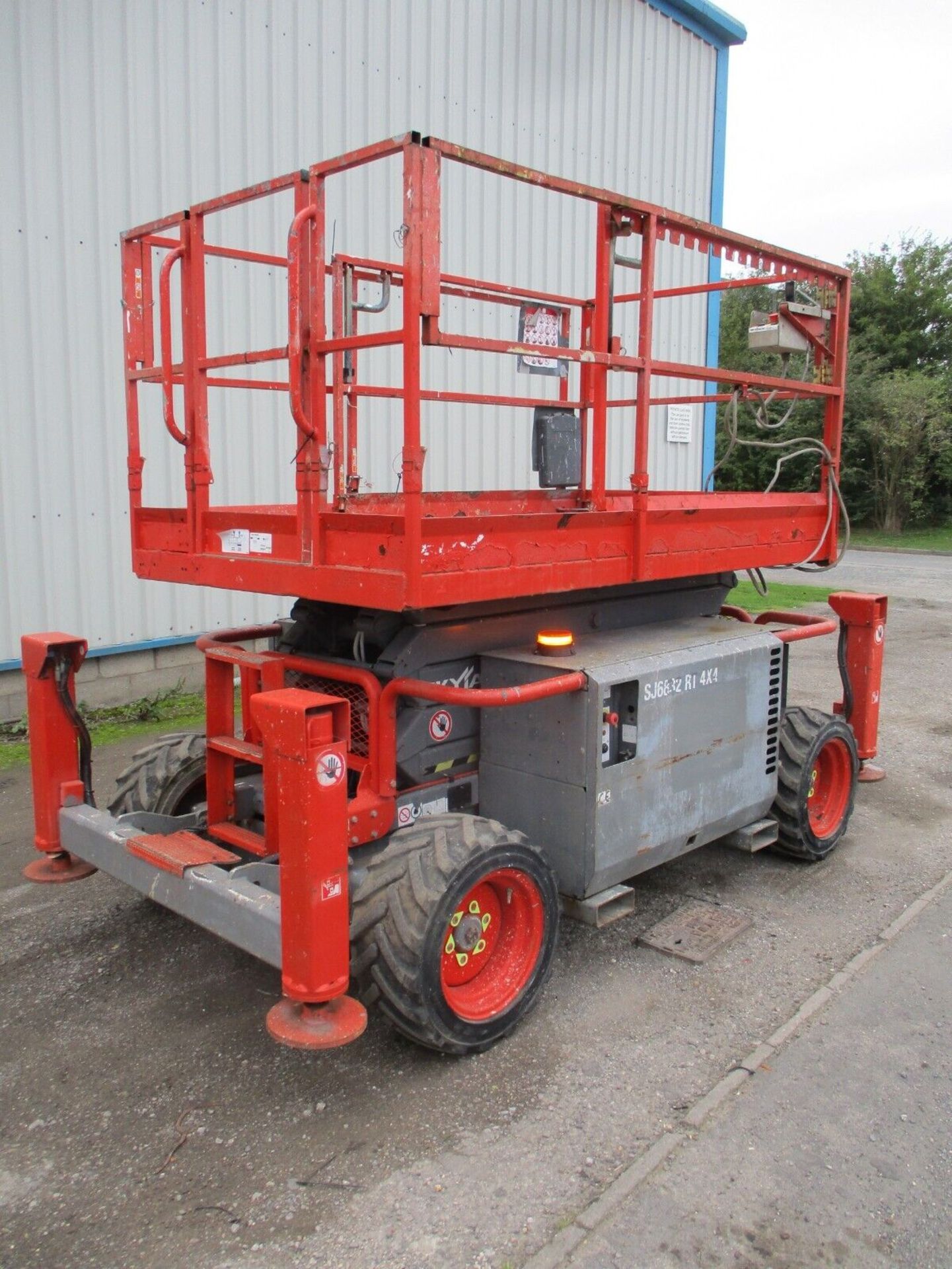 2014 SKYJACK SJ6832 SCISSOR LIFT