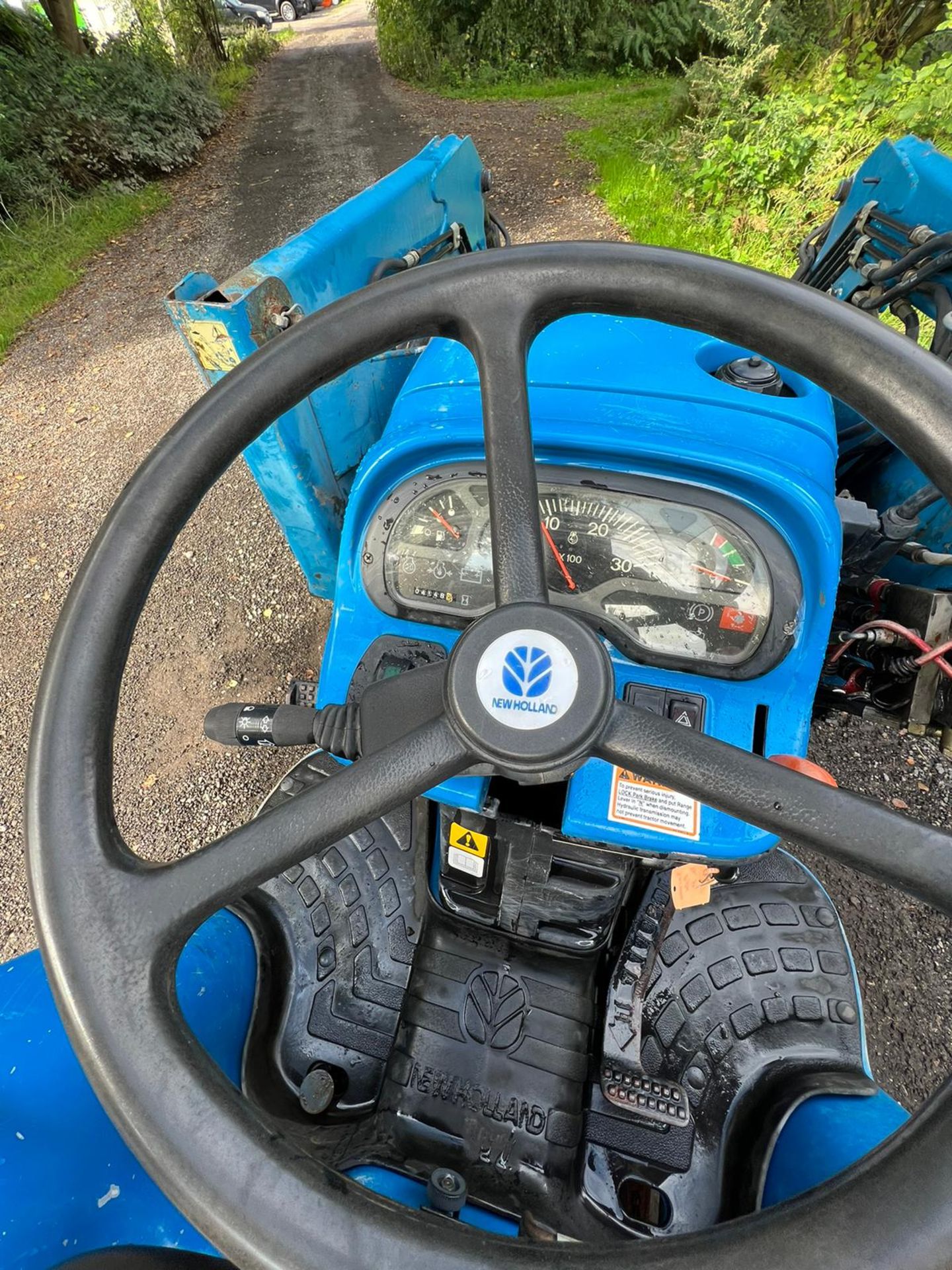 NEW HOLLAND TC27D BACK LOADER, SPOOL VALVE, ROLL PTO - Image 6 of 23