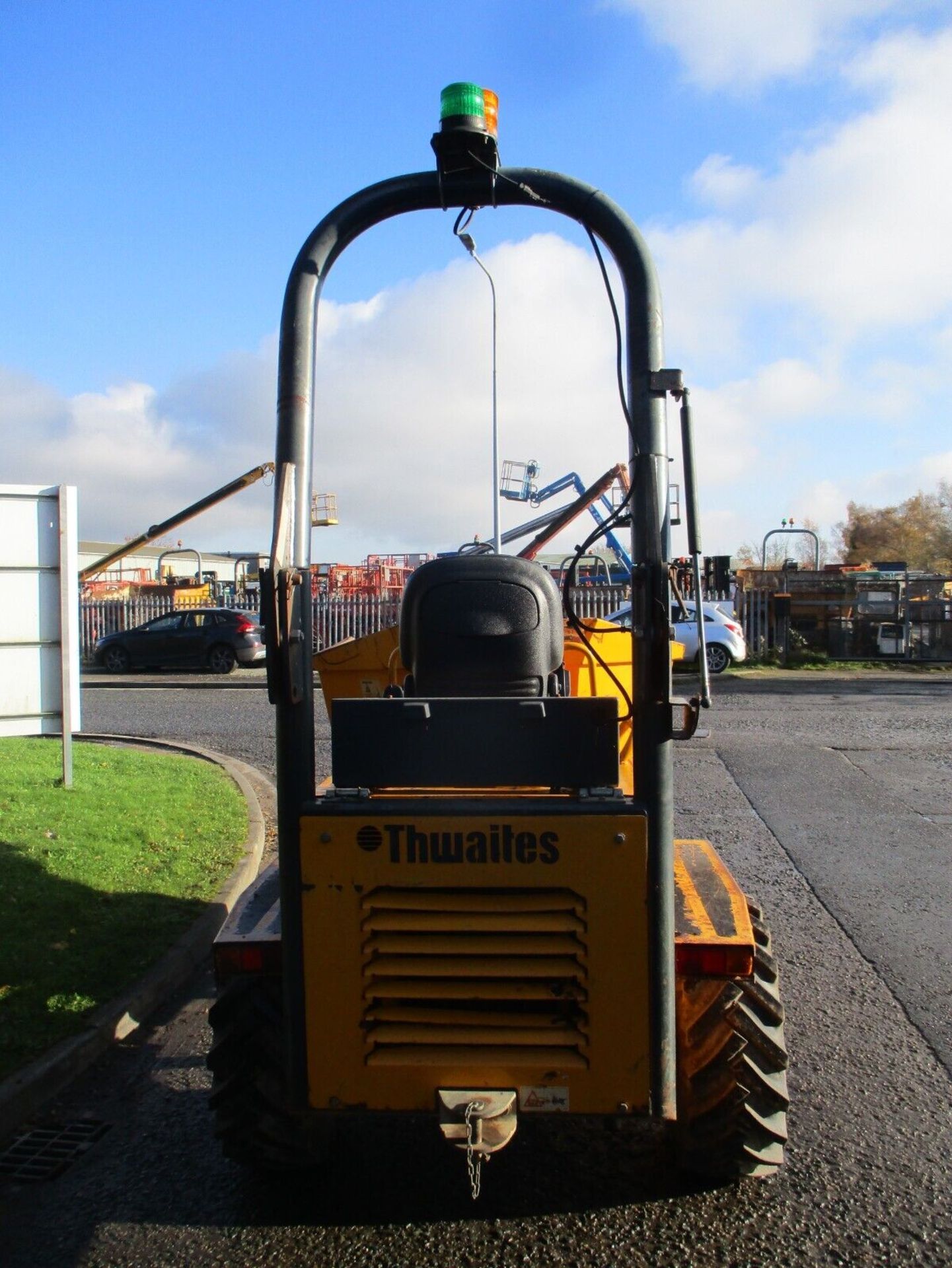 2011 THWAITES 3 TON DUMPER - Image 5 of 15