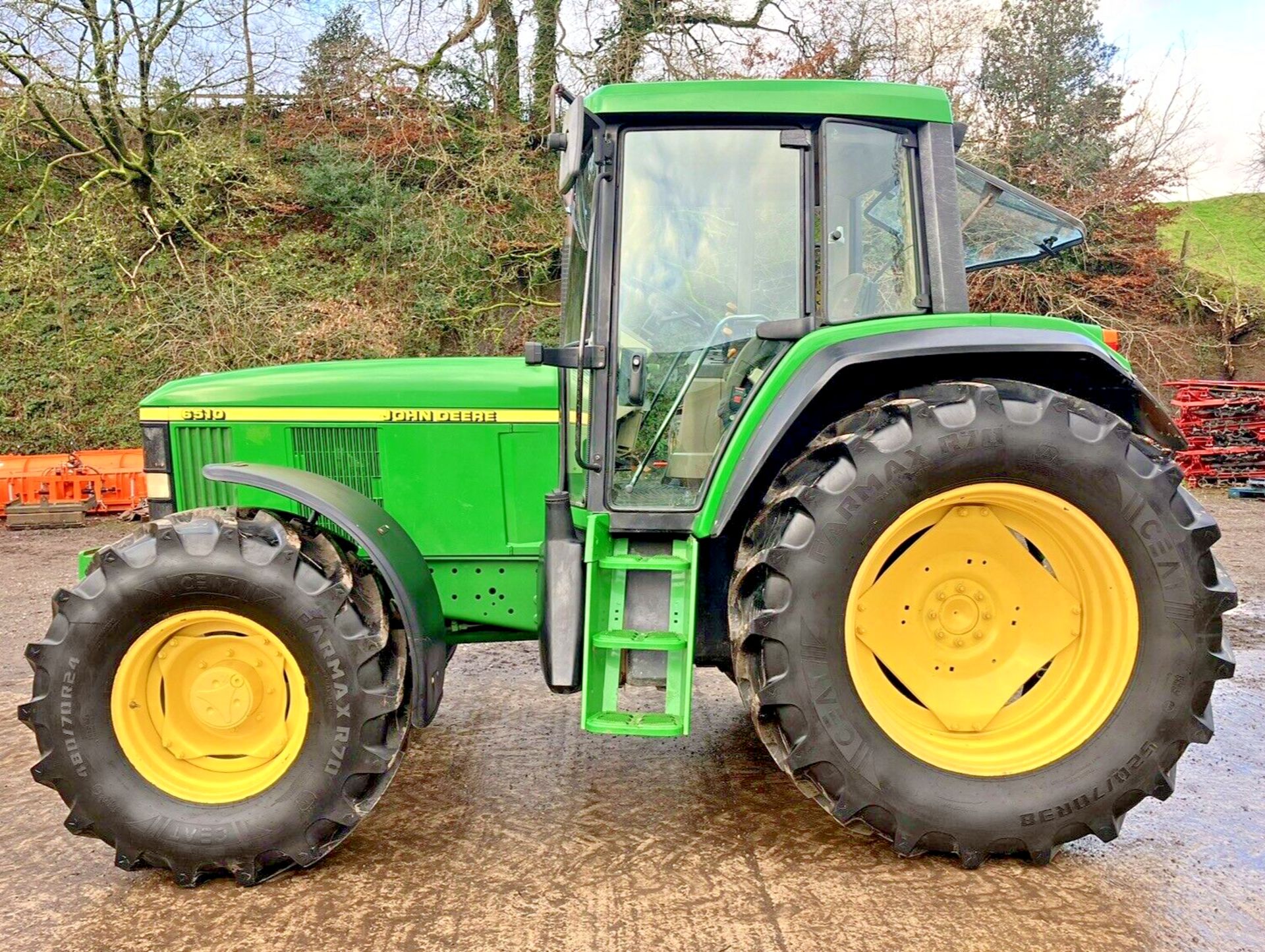 ERA-DEFYING WORKHORSE: JOHN DEERE 6510 PREMIUM - A TRIBUTE TO TRACTOR PROWESS