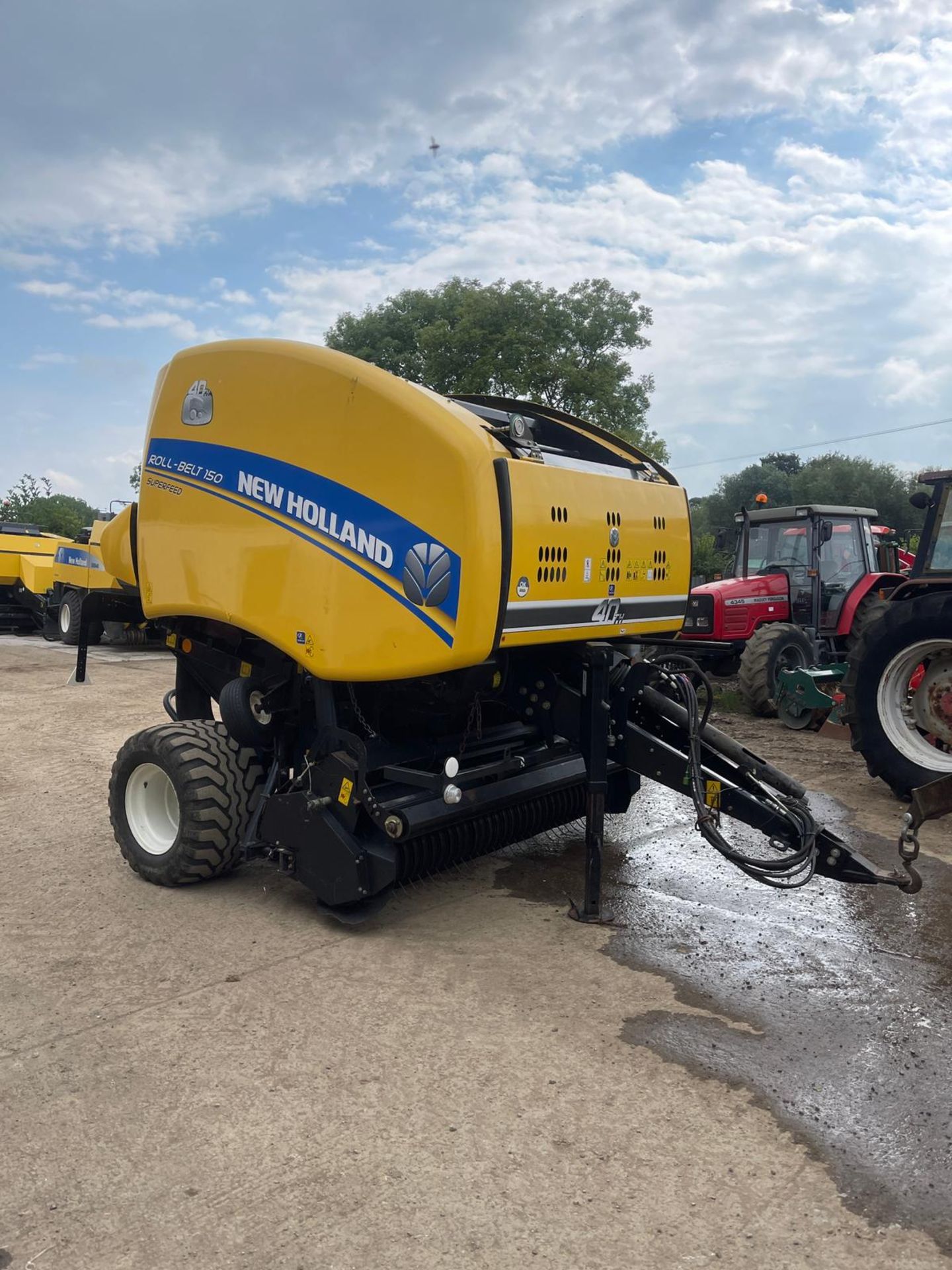 NEW HOLLAND ROLL BELT 150 ROUND BALER - Image 2 of 10