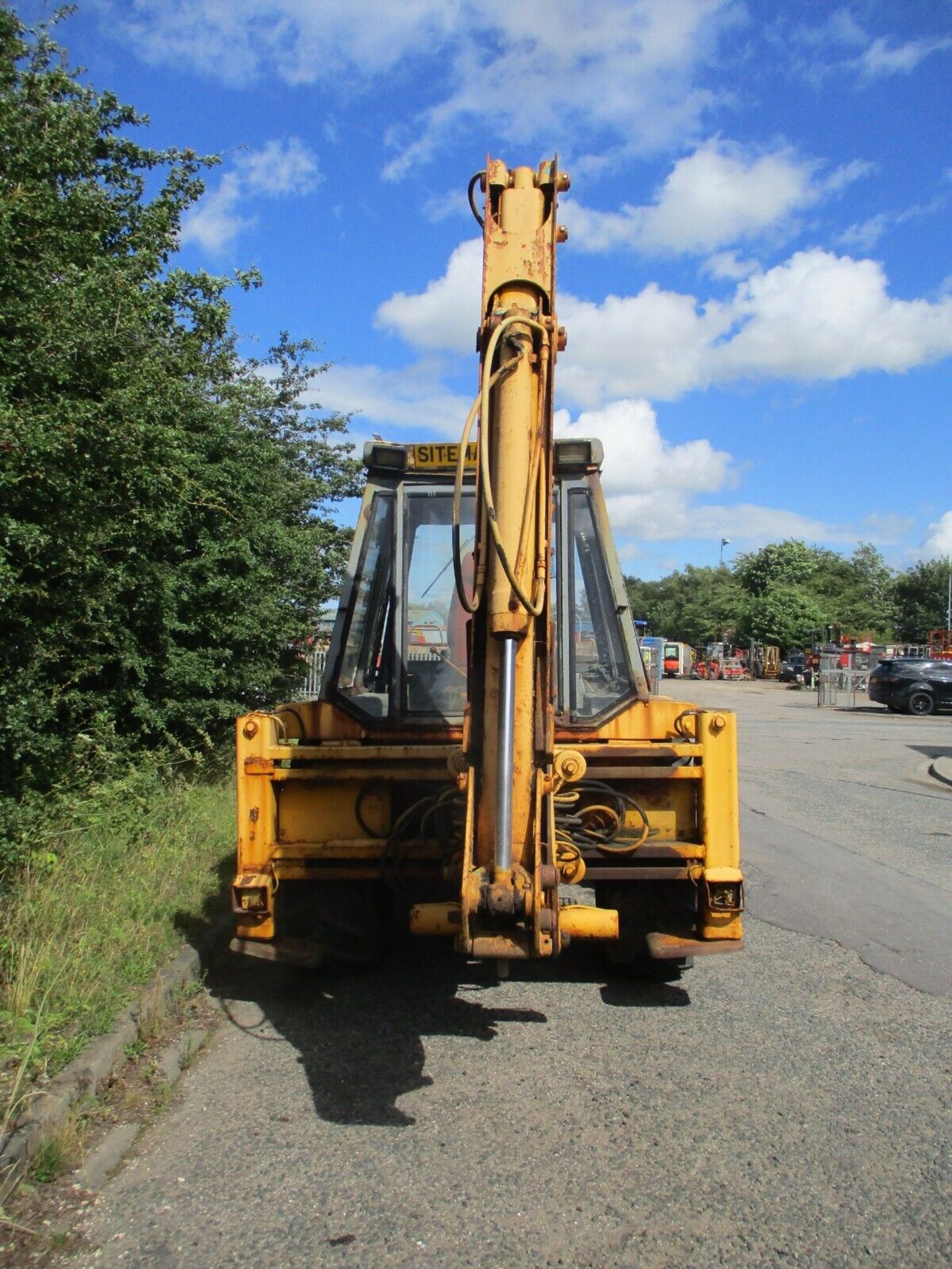 JCB 3CX: THE ULTIMATE 4X4 LOADER AND DIGGER - Image 10 of 15