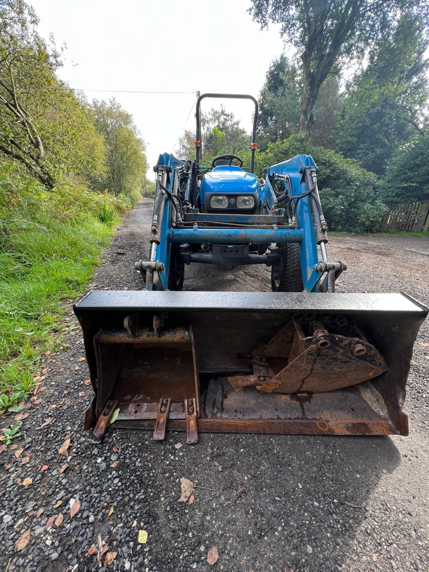 NEW HOLLAND TC27D BACK LOADER, SPOOL VALVE, ROLL PTO - Image 4 of 23