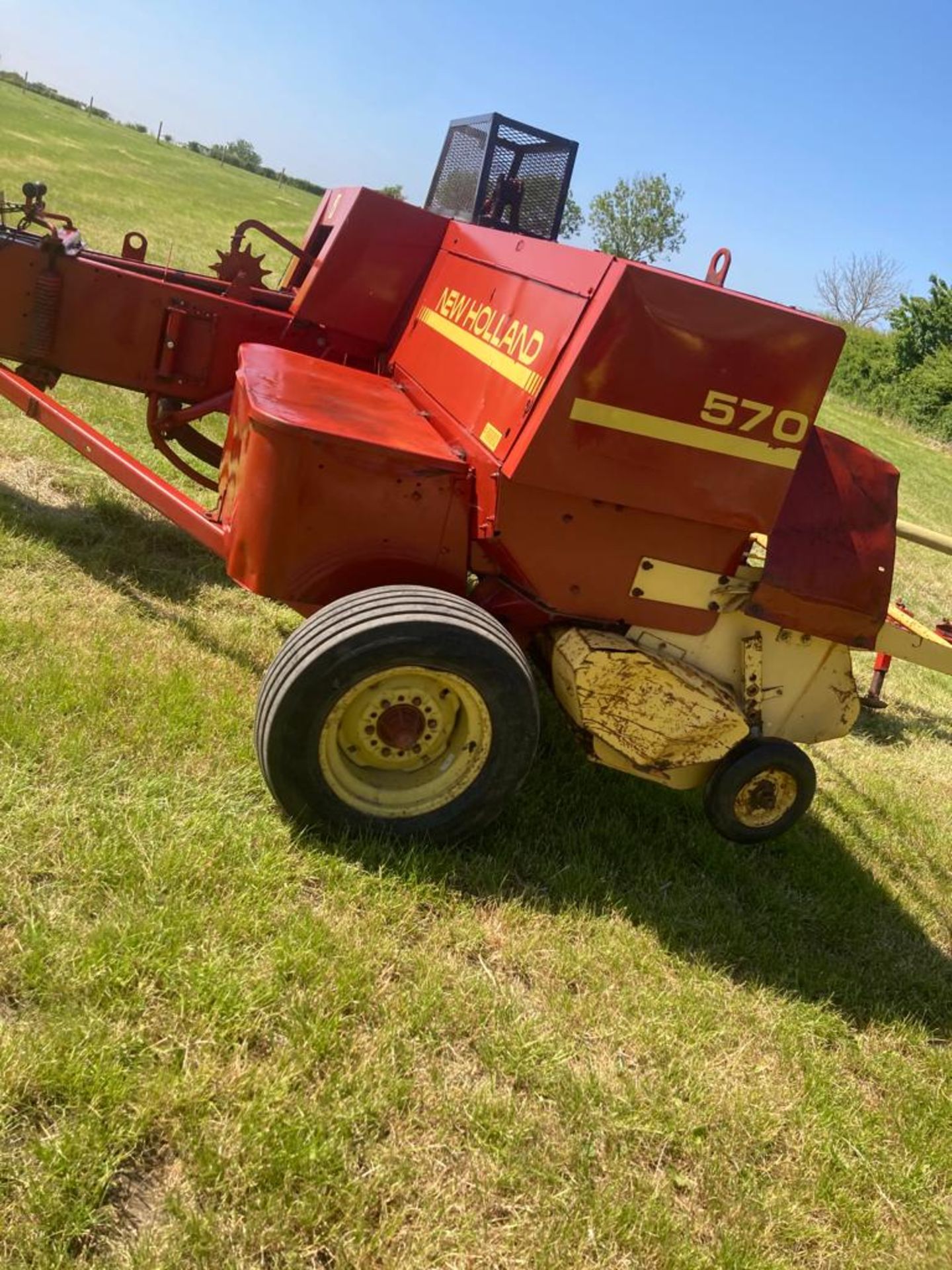 NEW HOLLAND 570 CONVENTIONAL BALER - Image 8 of 10