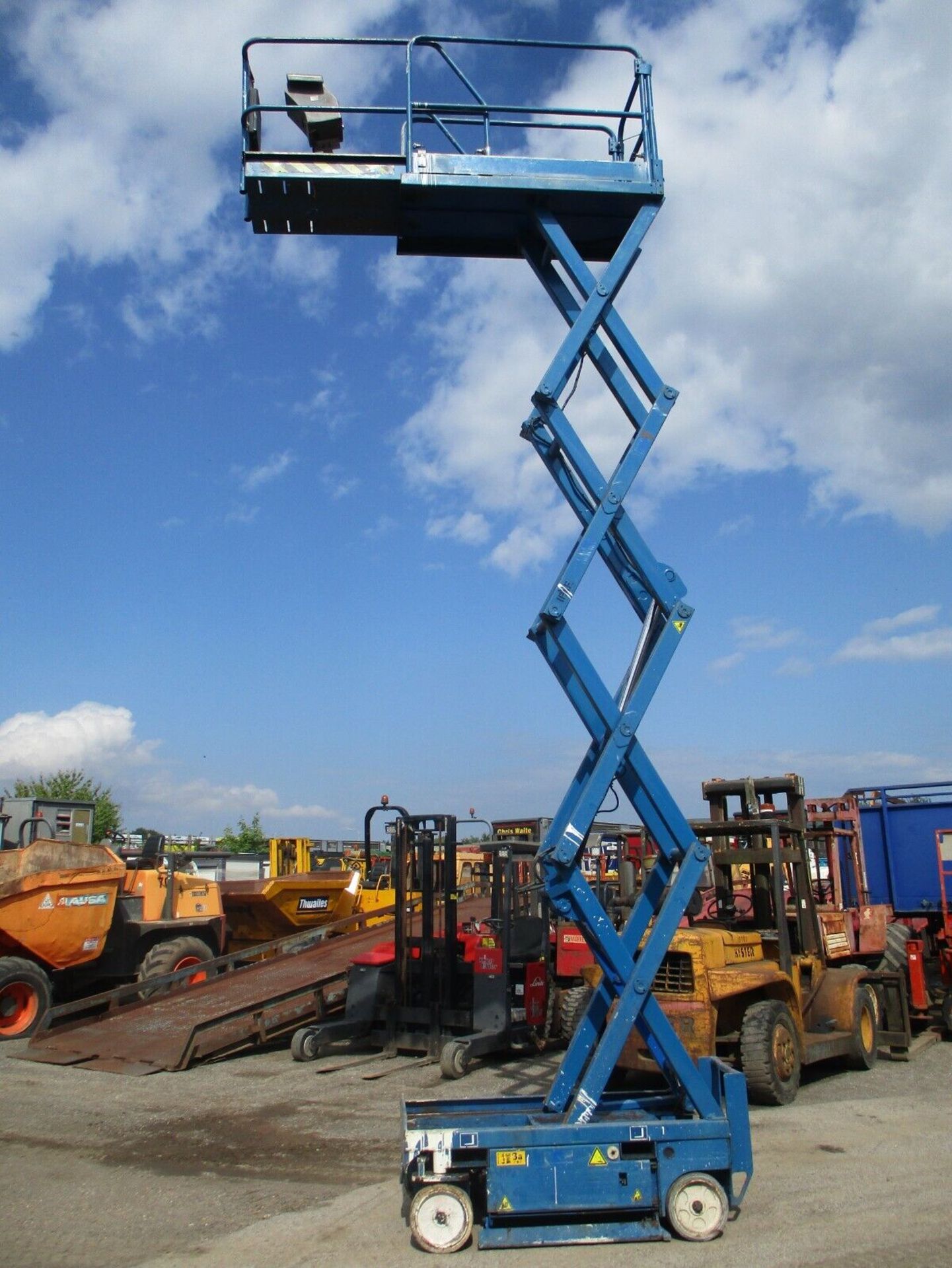 UPRIGHT MX19 SCISSOR LIFT ACCESS PLATFORM CHERRY PICKER GENIE 3219 SKYJACK