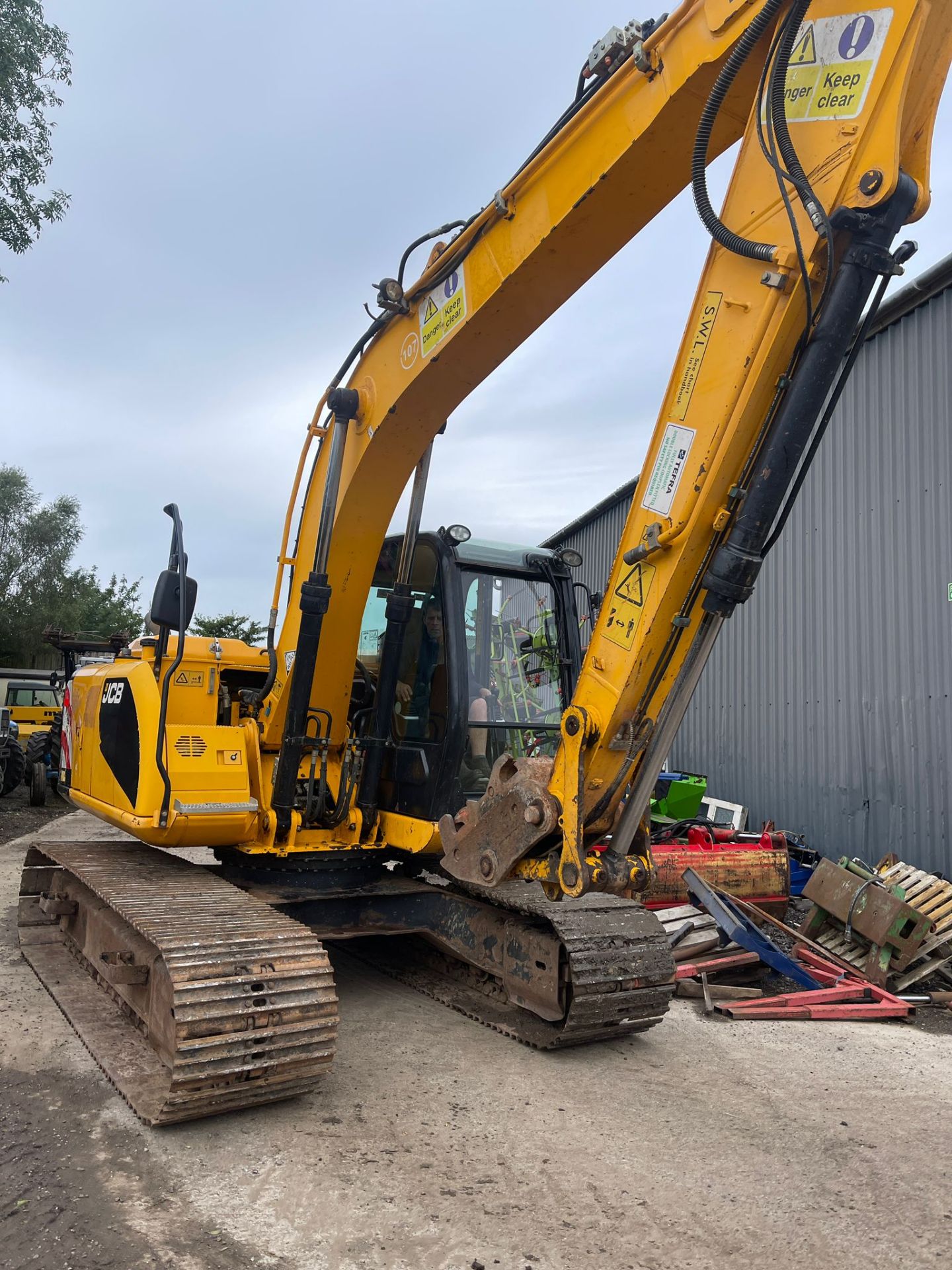 JCB JS130 DIGGER. - Image 3 of 16