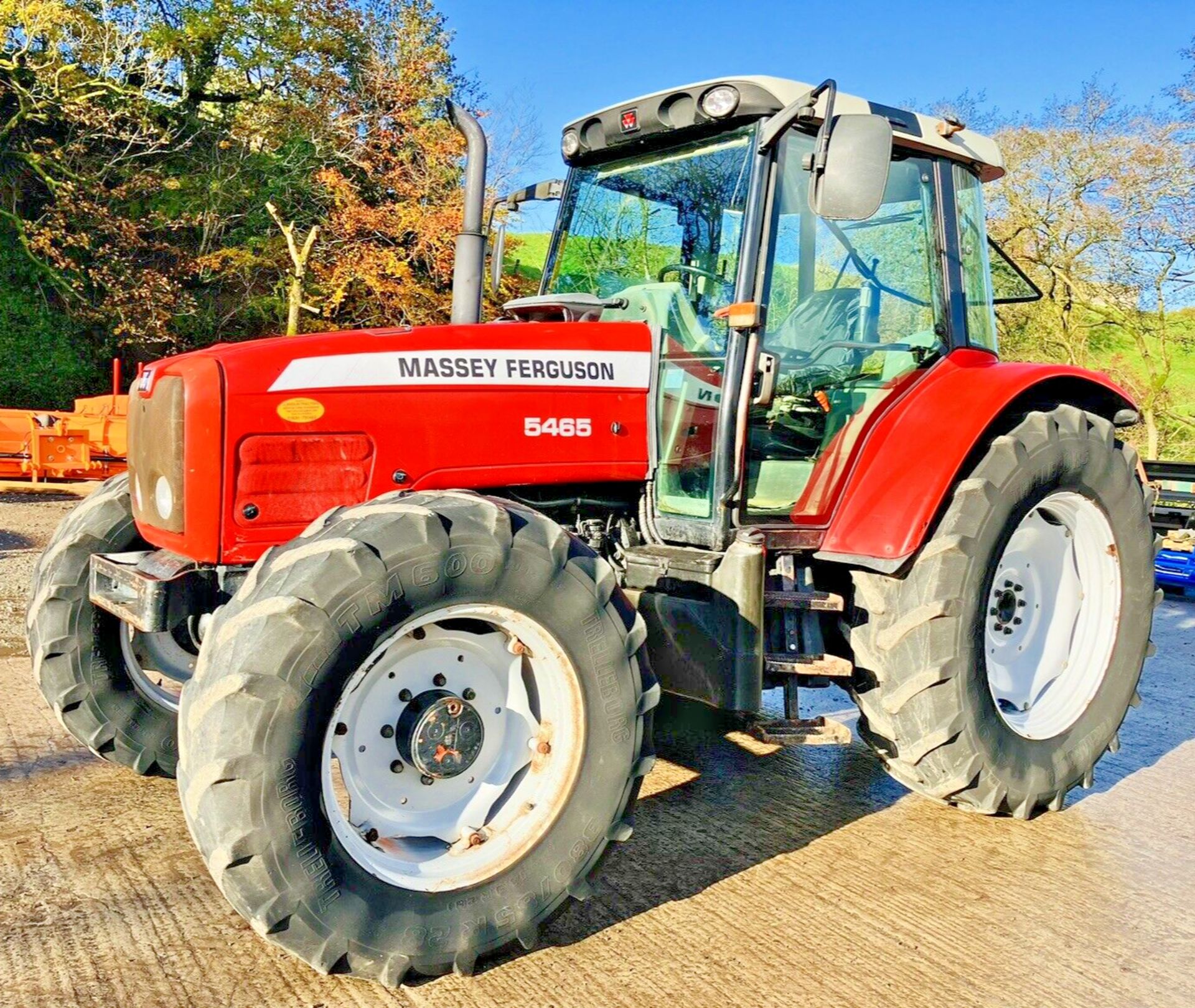 WORKHORSE EXCELLENCE: 2006 MF 5465 - 40K SPEEDSHIFT, IDEAL FOR FEEDER WAGON - Image 2 of 11