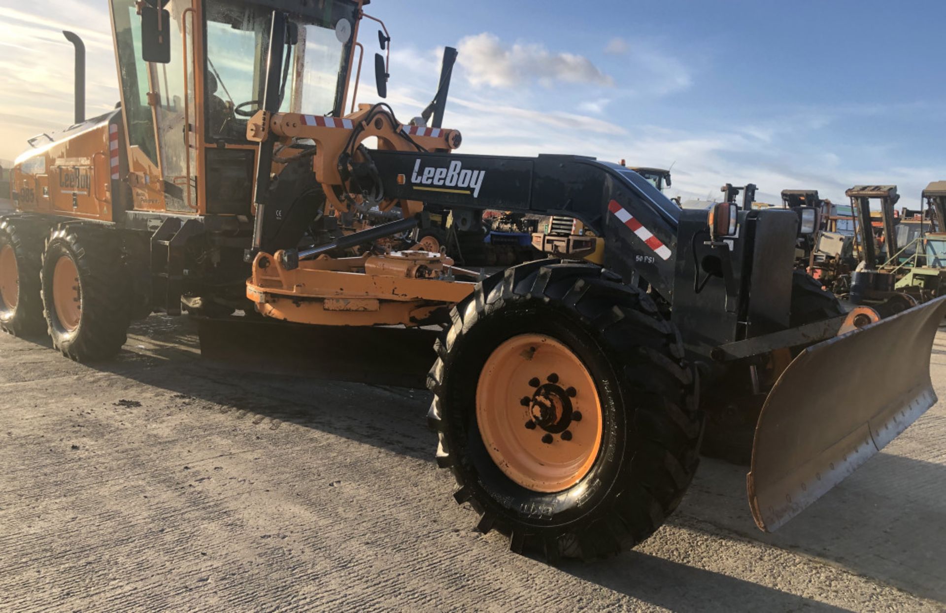 LEE BOY 985 MOTOR GRADER (SAME SIZE AS CAT 140 H)