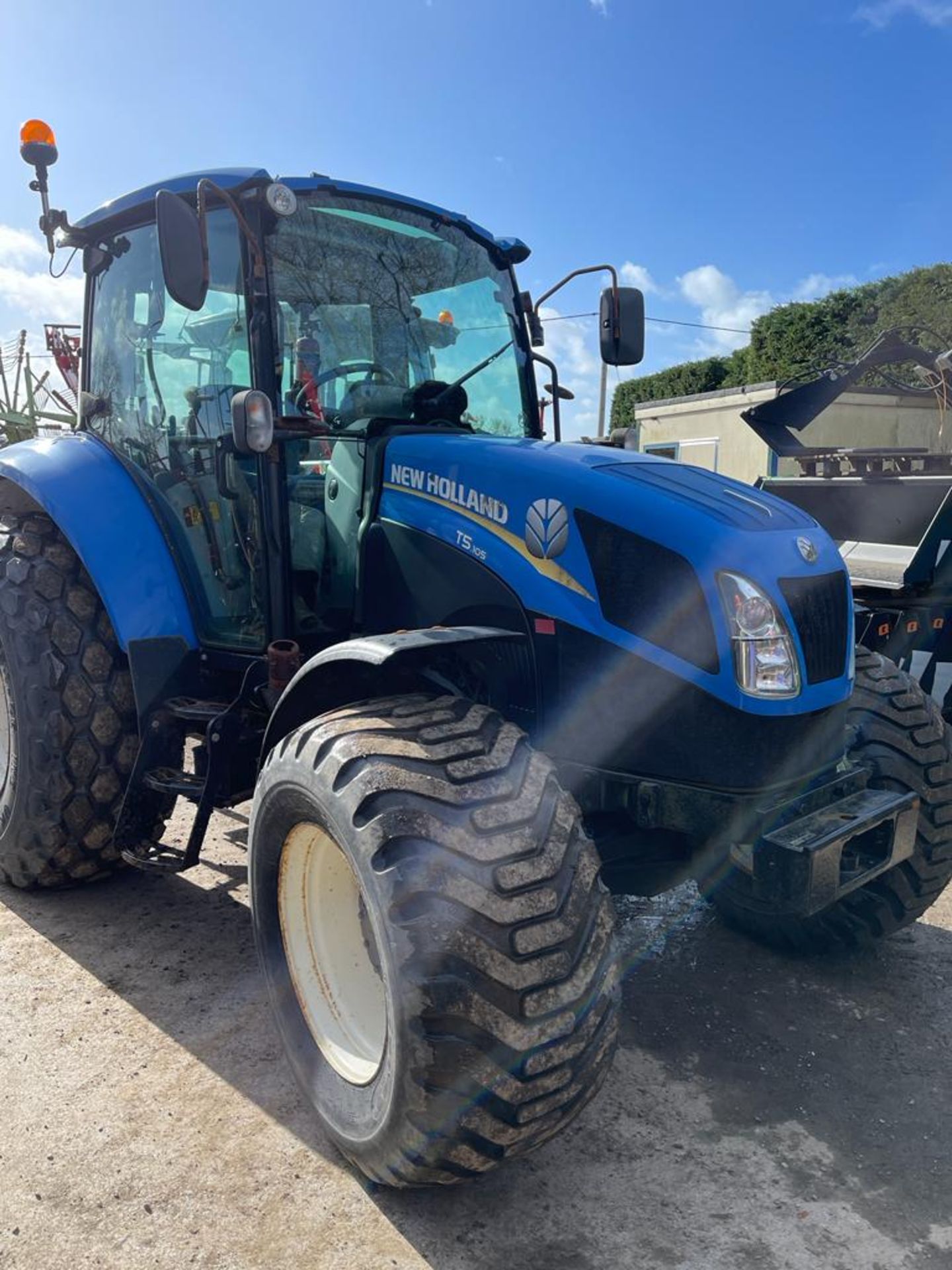 NEW HOLLAND T5.105 TRACTOR - Image 3 of 9
