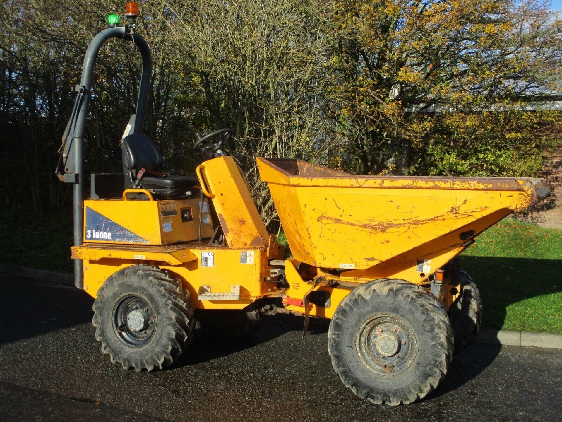 2011 THWAITES 3 TON DUMPER