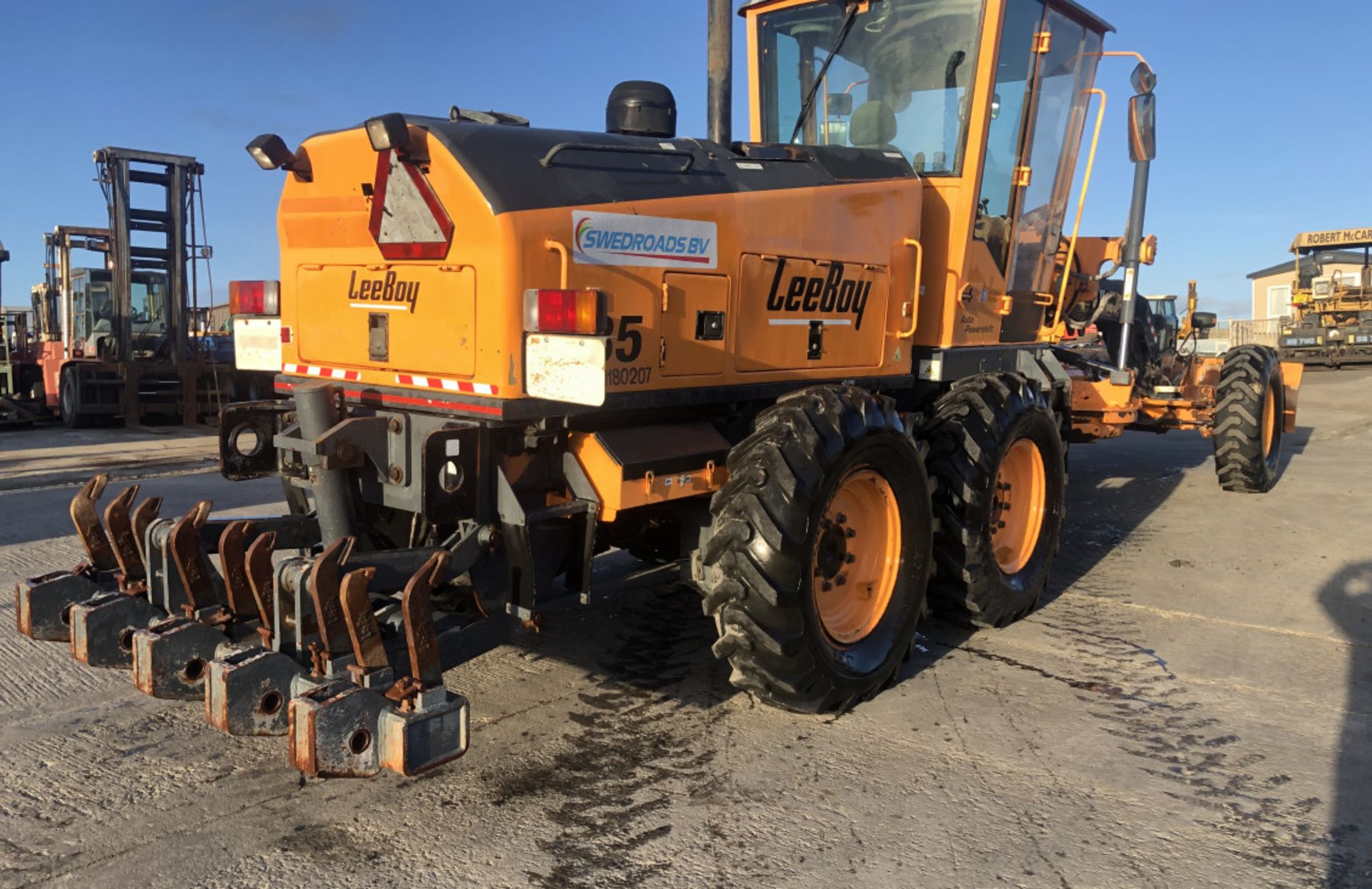 LEE BOY 985 MOTOR GRADER (SAME SIZE AS CAT 140 H) - Image 3 of 11