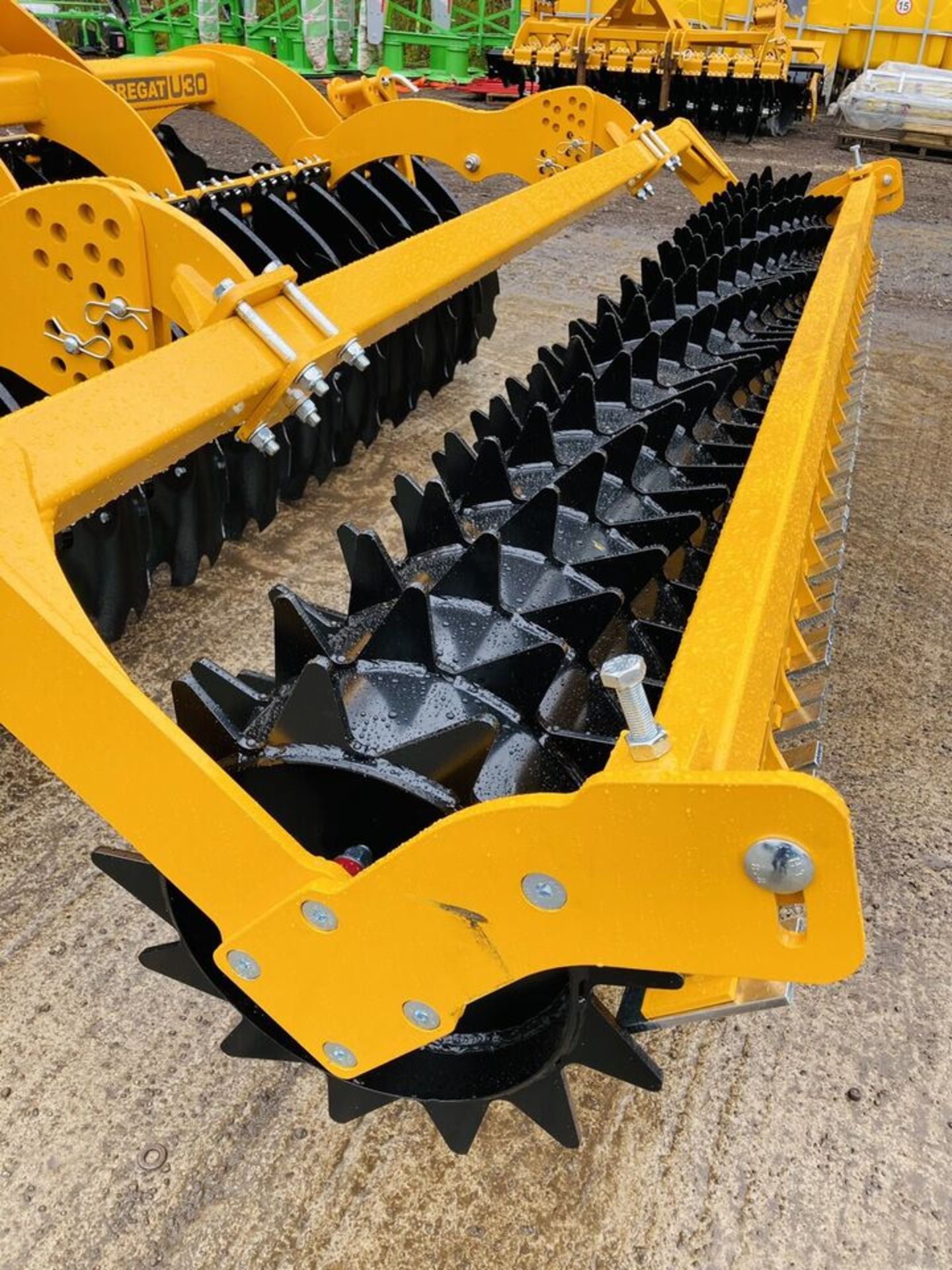 NEW 3M STALTECH DISC HARROWS500M ADJUSTABLE PACKER ROLLER WITH SCRAPERS - Image 3 of 15