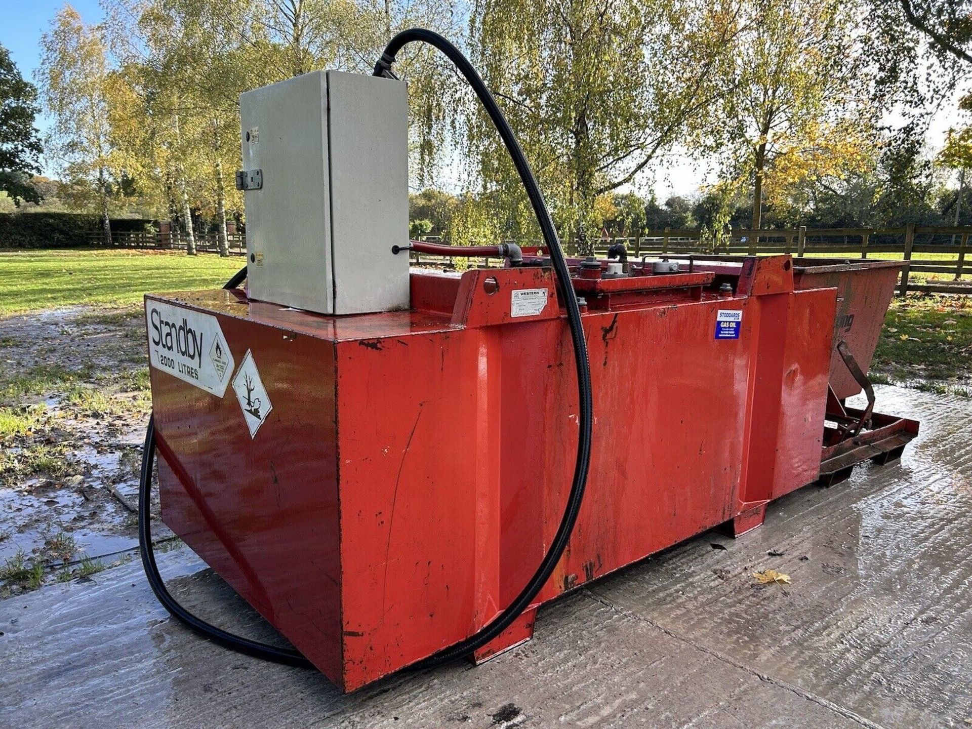 2000L BUNDED DIESEL TANK WITH 230V PUMP AND DELIVERY HOSE WITH LITRE COUNTER. - Image 3 of 5